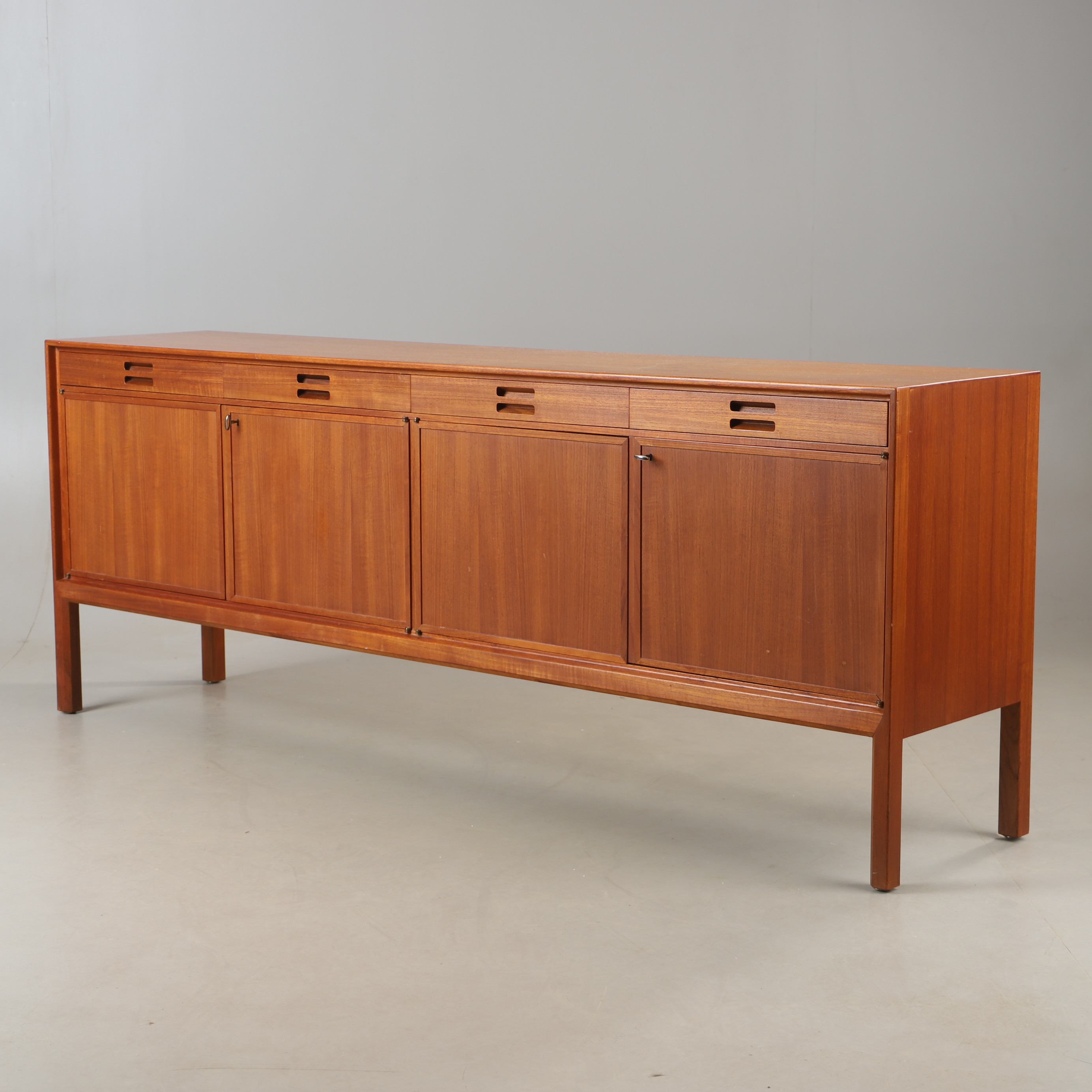 BERTIL FRIDHAGEN. Sideboard, "Dinett", teak, Bodafors, 1900-talets mitt.