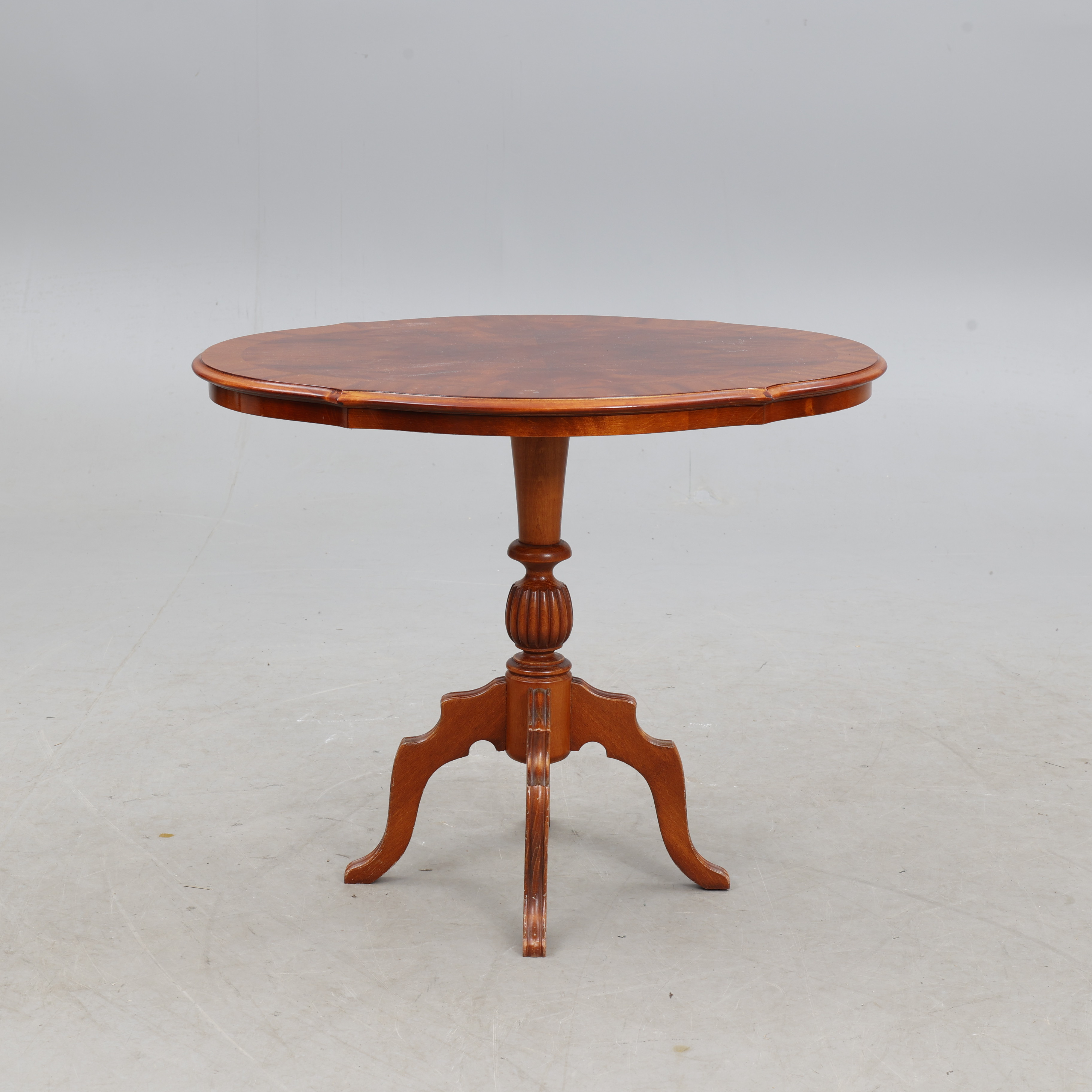 PELARBORD, rokokostil,1900-talets mitt.