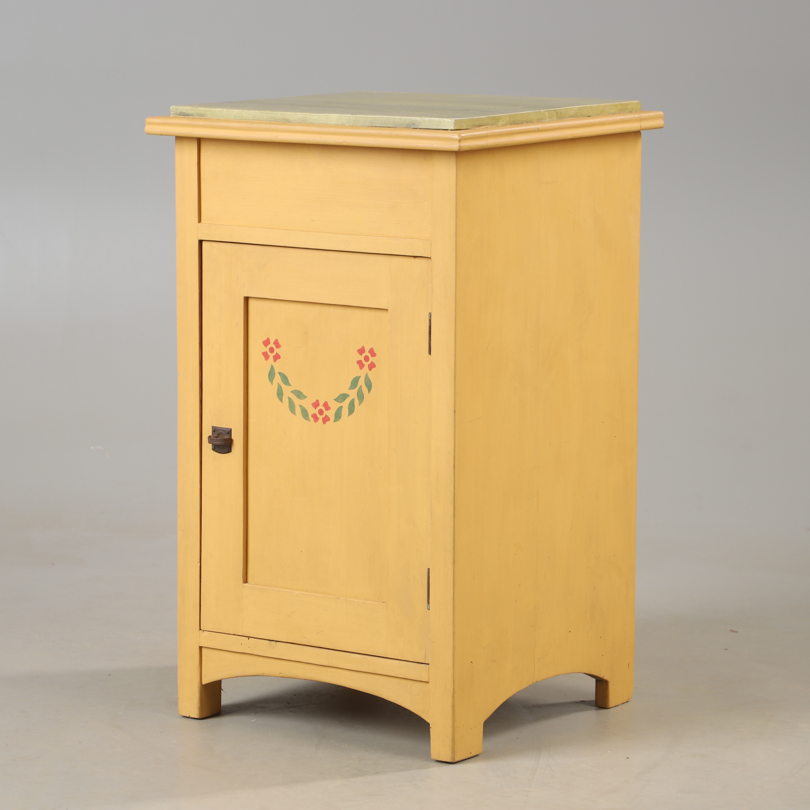 POTTSKÅP, målat, 1900-talets första hälft.