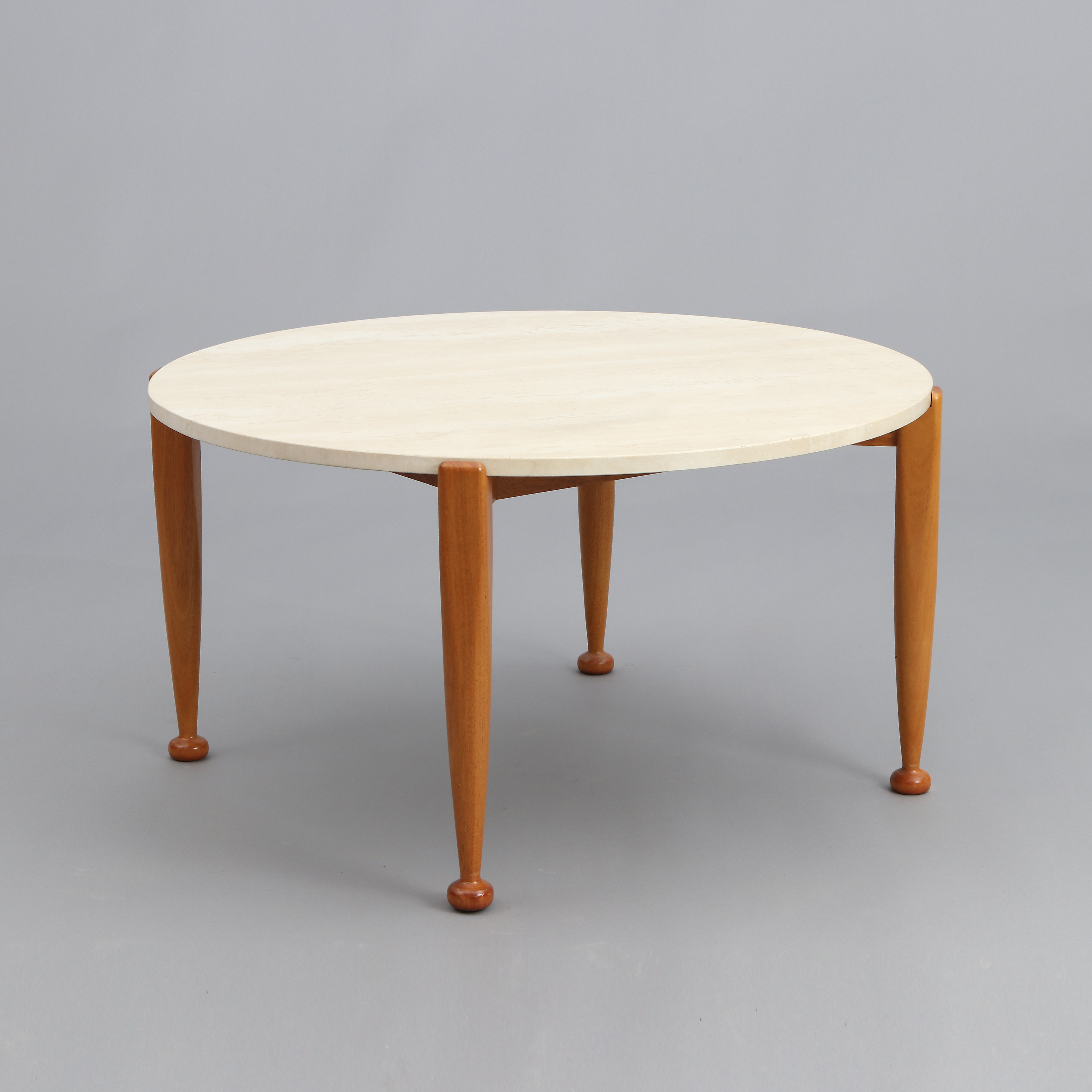 JOSEF FRANK. SOFFBORD. Mahogny med travertinskiva. Svenskt Tenn, modell 965. Märkt undertill.