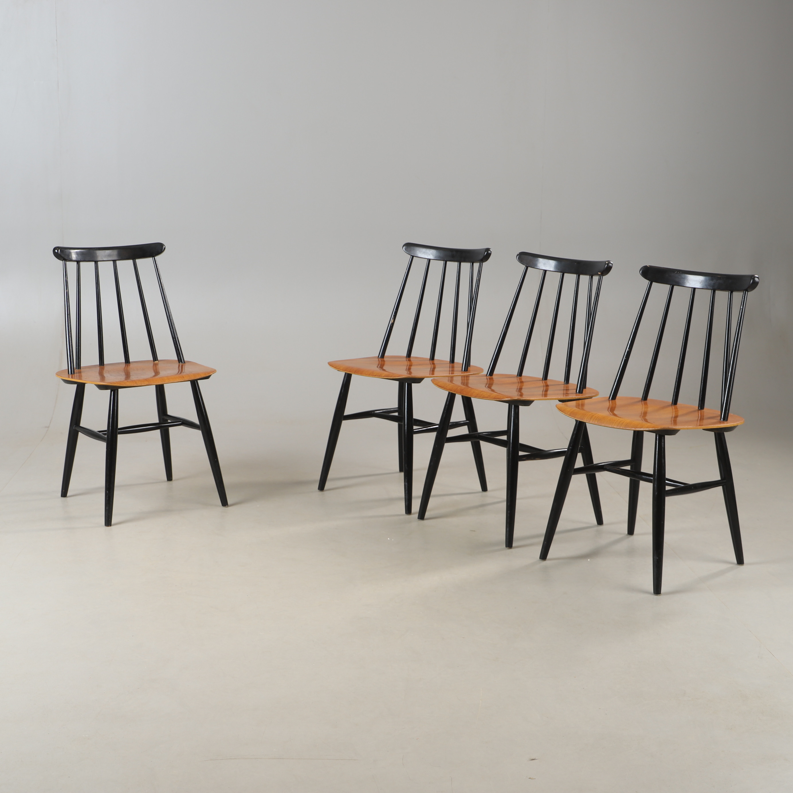 ILMARI TAPIOVAARA. Stolar, 4 stycken, "Fanett", teak och bok, Edsbyverken, 1900-talets mitt.