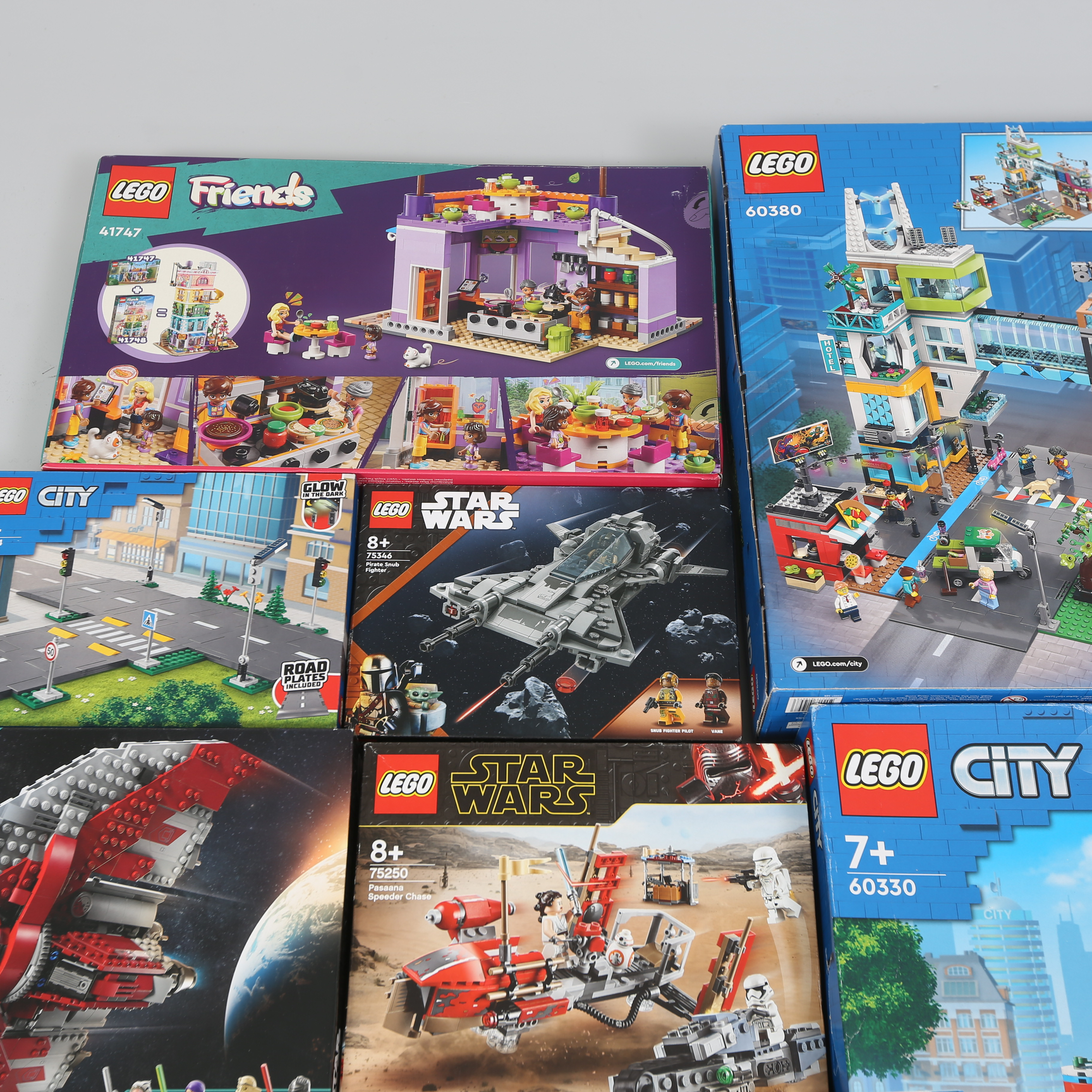 LEGO, totalt 7 delar, 75250 75362 60330 75346 60304 41747 60380, bla "StarWars" "City" och "Friends", med originalförpackningar.