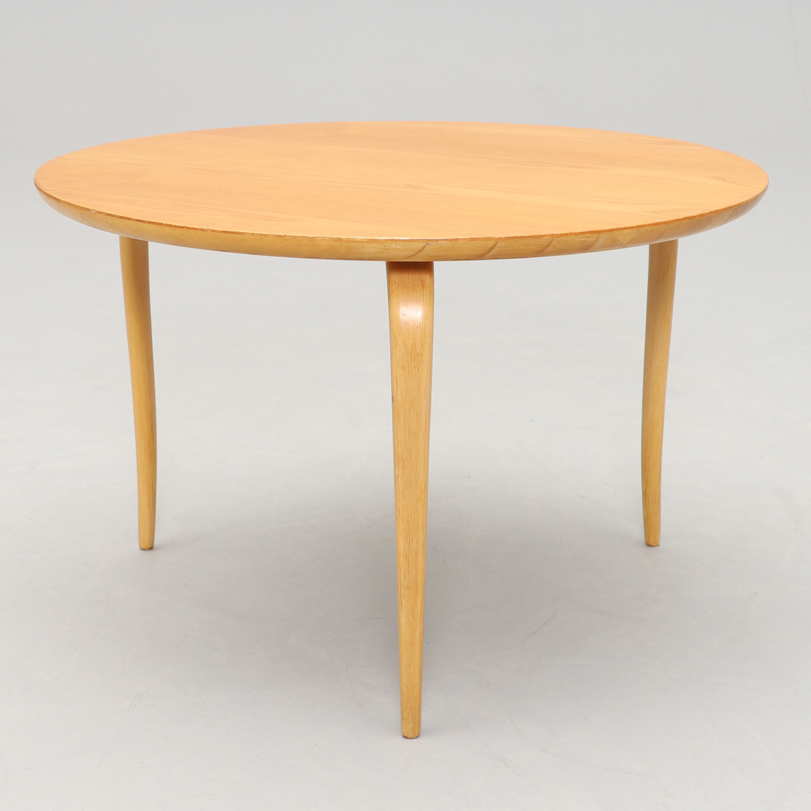 BRUNO MATHSSON. SIDOBORD/SOFFBORD, "Annika", Firma Karl Mathsson, Värnamo, 1975.