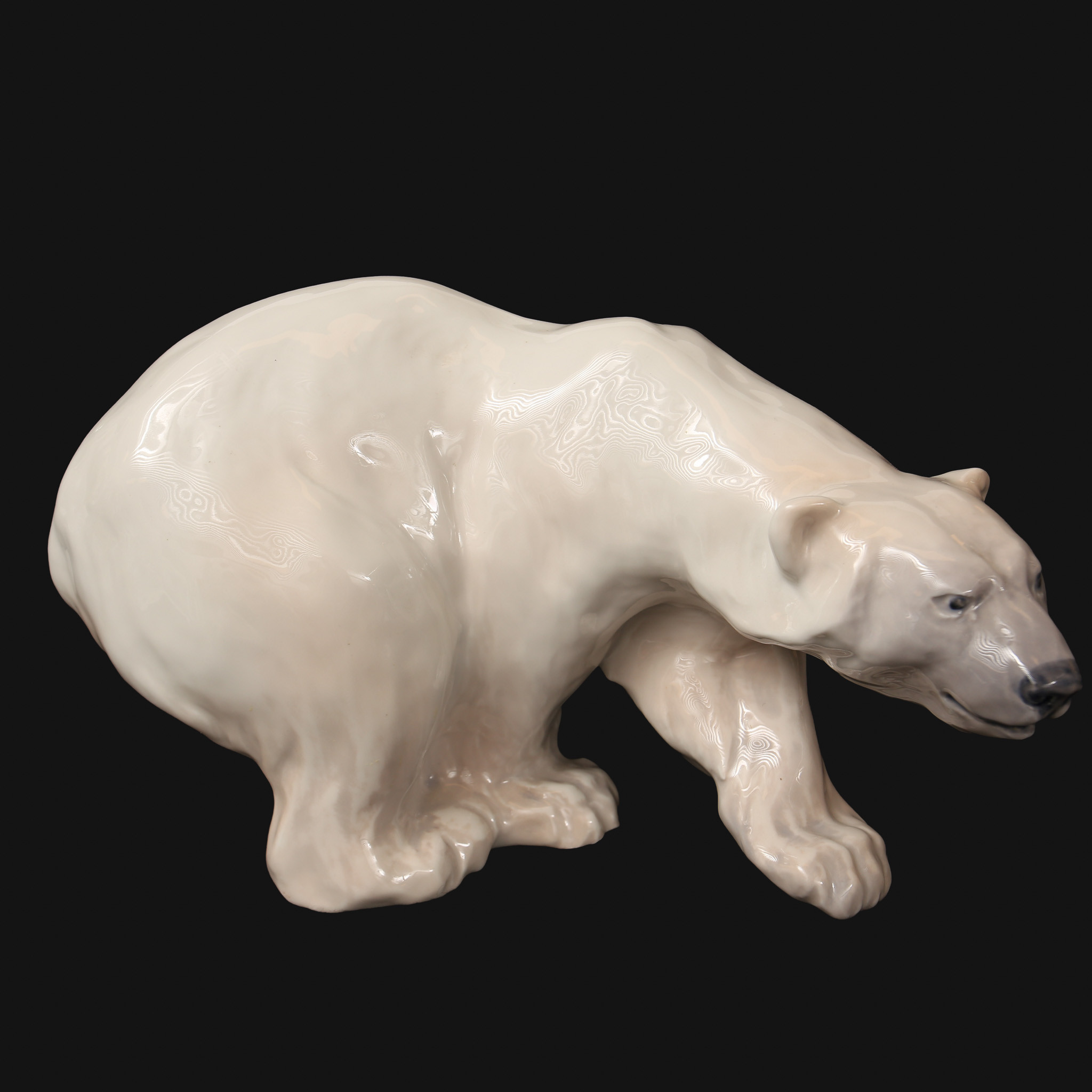 FIGURIN, Porslin, isbjörn, Royal Copenhagen, modell nr 1137.