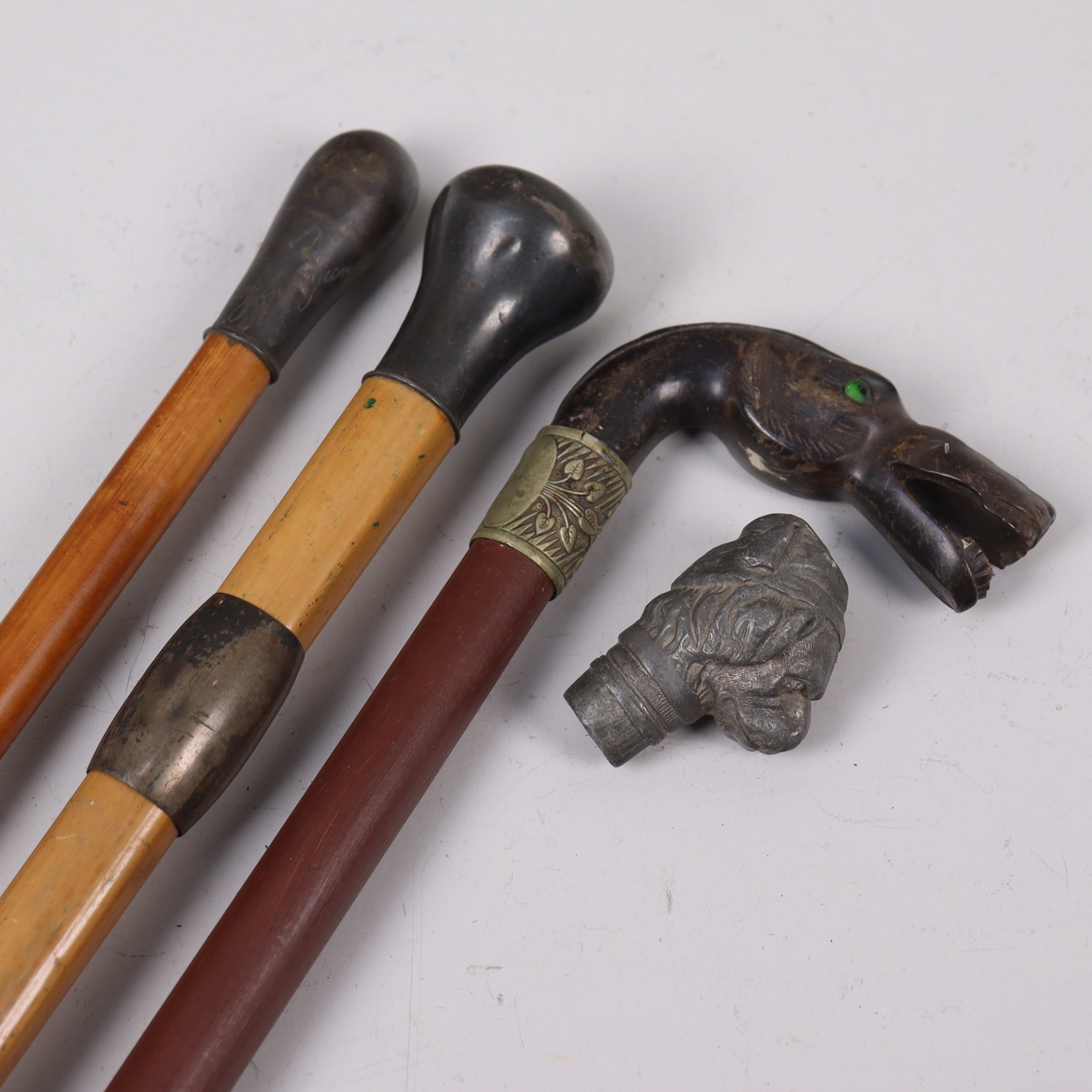 KÄPPAR, 3 st samt käpphandtag, ben, silver och metall, 4 delar.