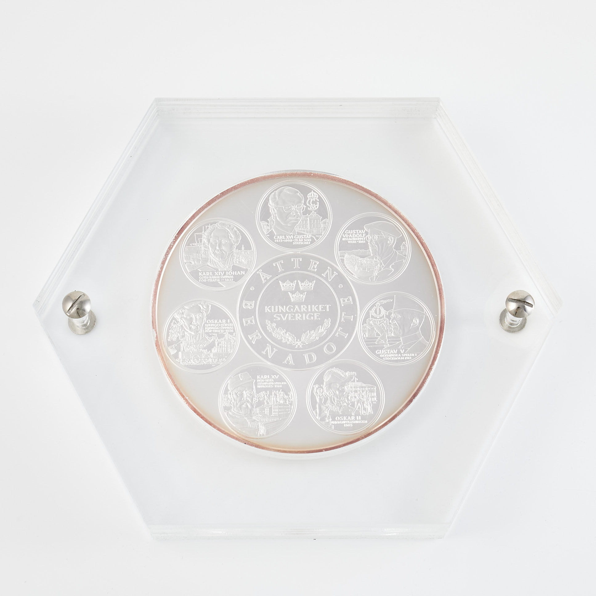 MINNESMEDALJ, 999/1000 silver, 1000 g, Ätten Bernadotte, numrerad 0351/1000, Nordiska Myntverken, i schatull.