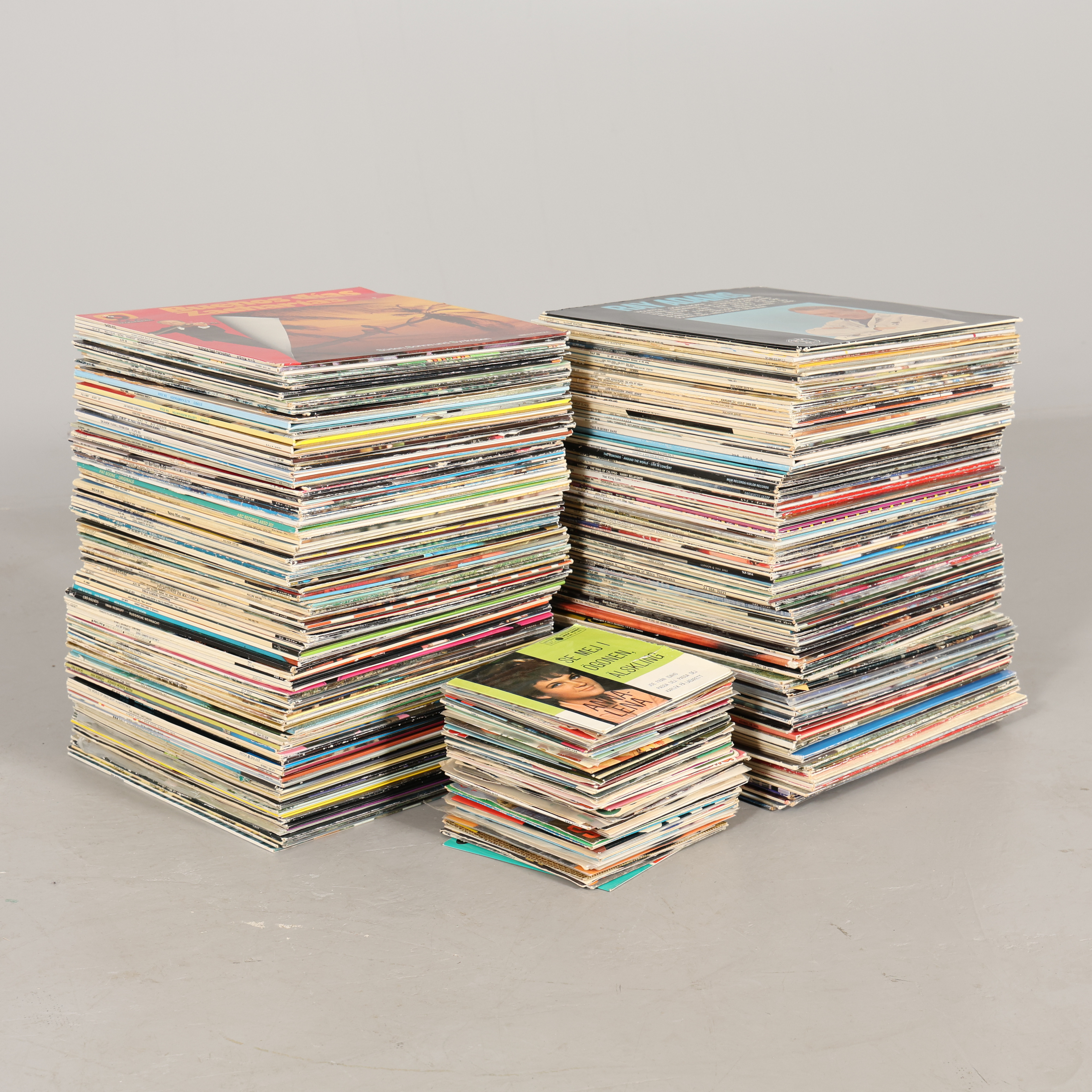 VINYLSKIVOR ca 300 stycken LP och singlar.