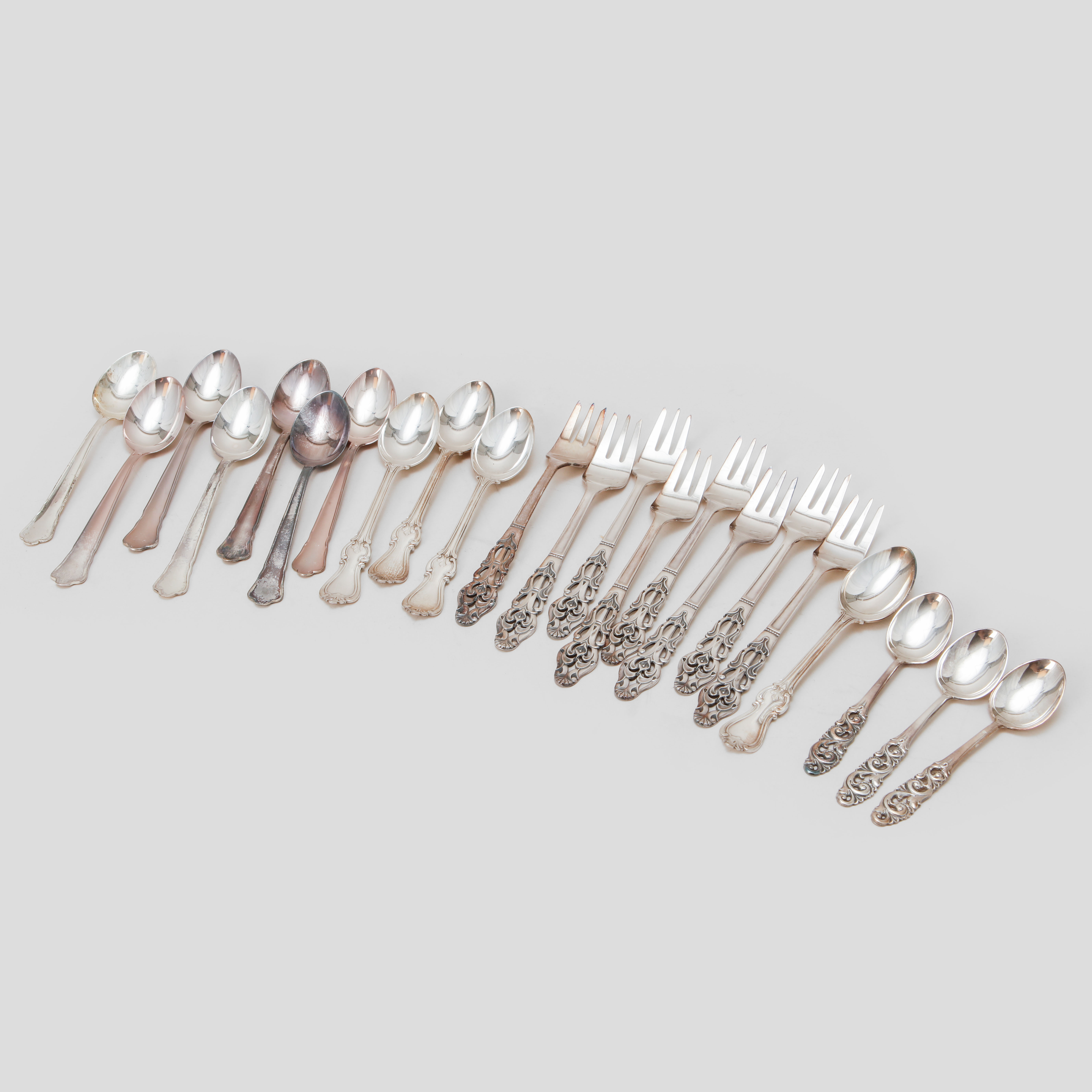 SILVERBESTICK, 22 stycken, silver, vikt ca 320 gram.