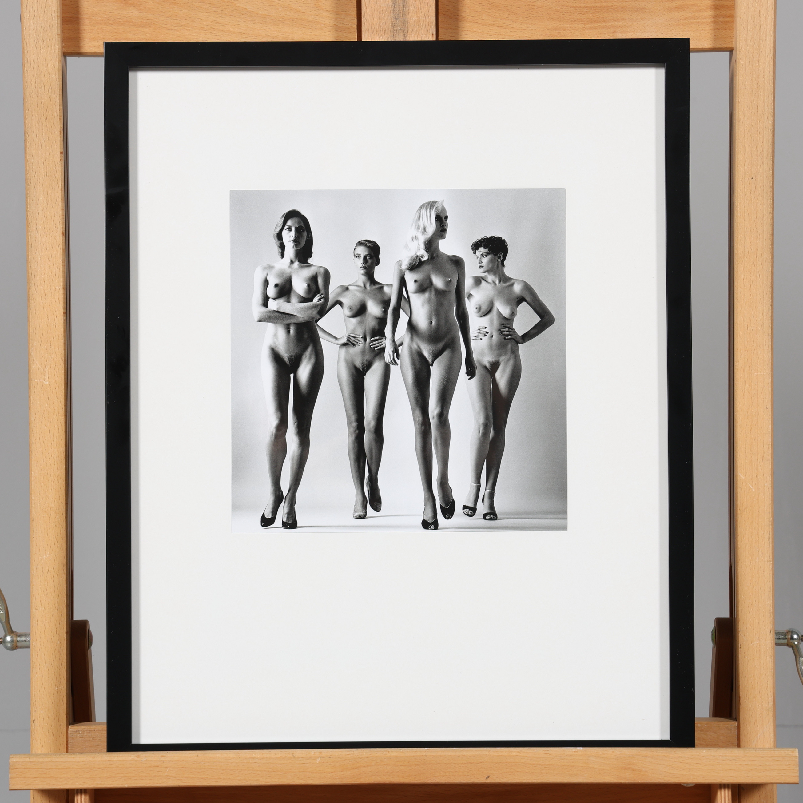 HELMUT NEWTON. EFTER. OFFSETTRYCK, "Sie kommen, naked, french Vogue, Paris 1981".