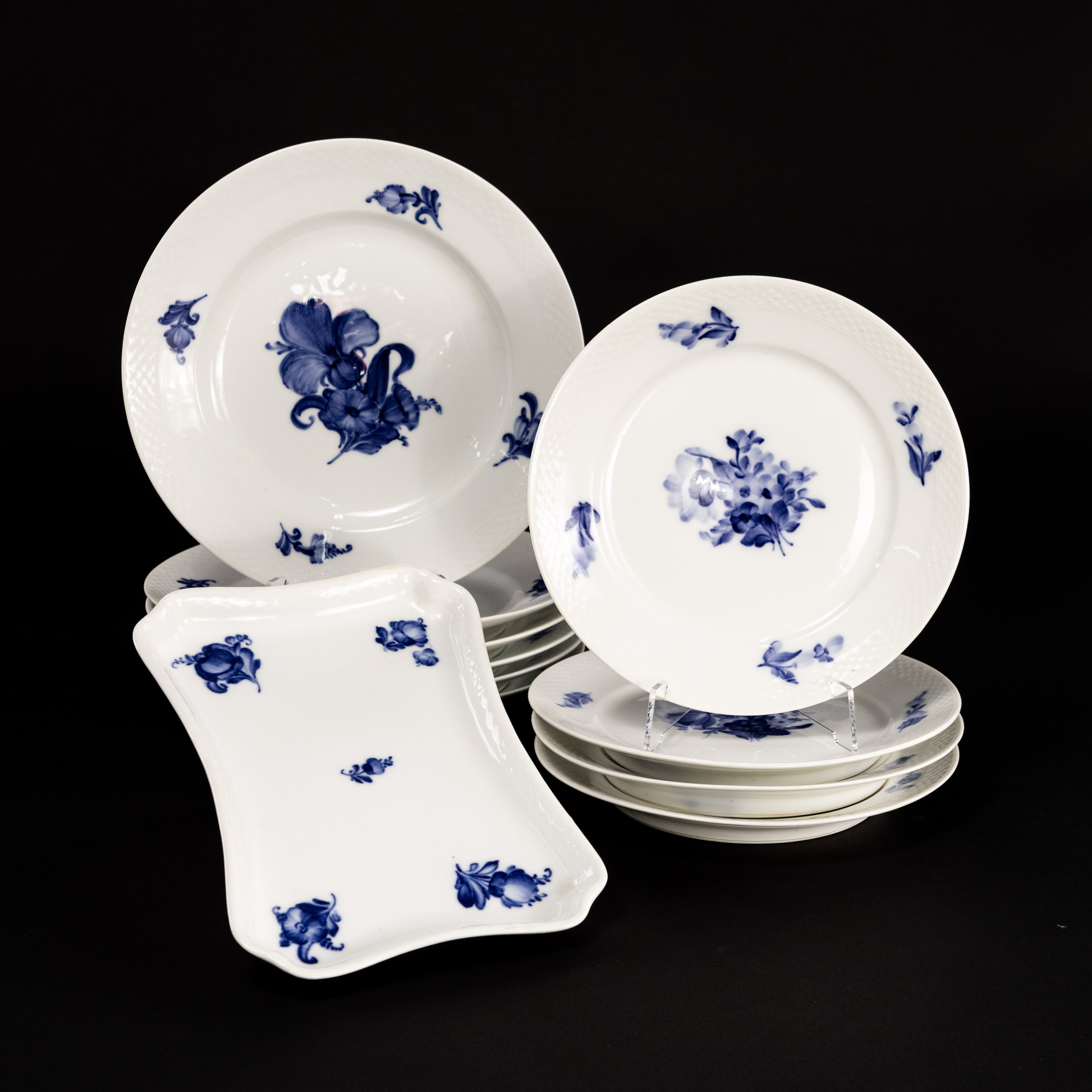 SERVISDELAR, 11 st, "Blå Blomst", 18/1900-tal, Royal Copenhagen, Danmark.