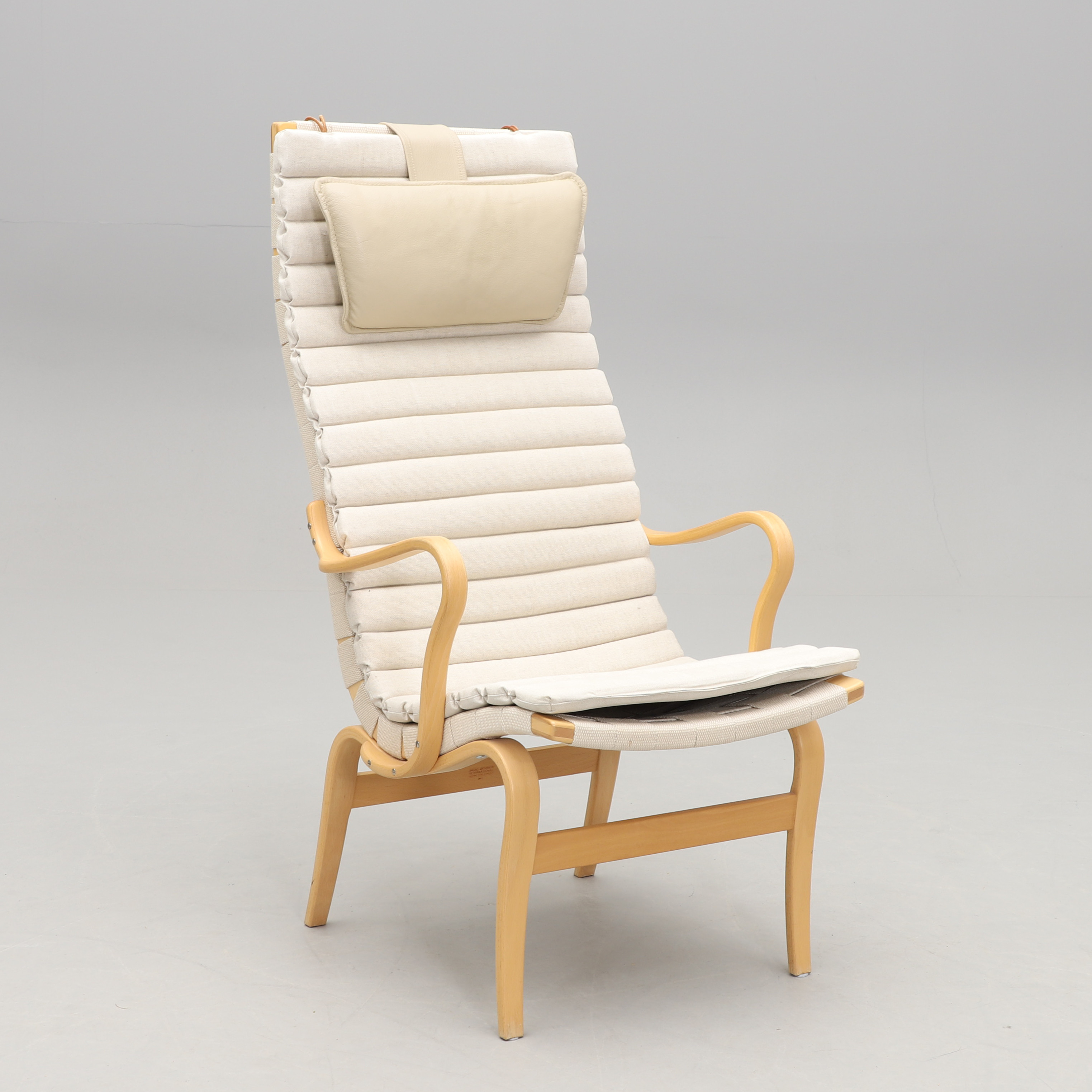 BRUNO MATHSSON. FÅTÖLJ, "Eva Hög", Bruno Mathsson International, 2011.