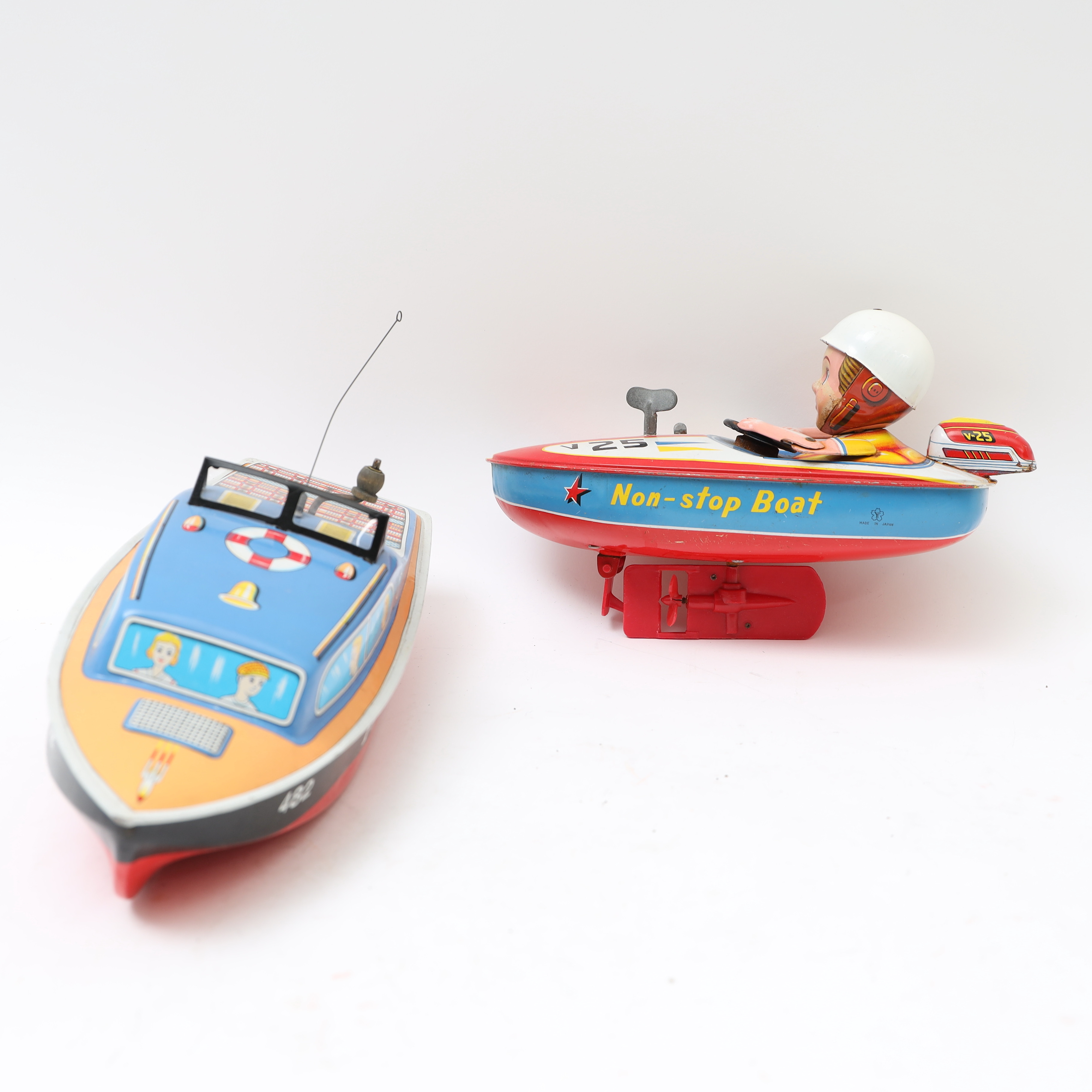 PLÅTLEKSAKER, 2st, Japan, "Non-stop boat" samt Princess.