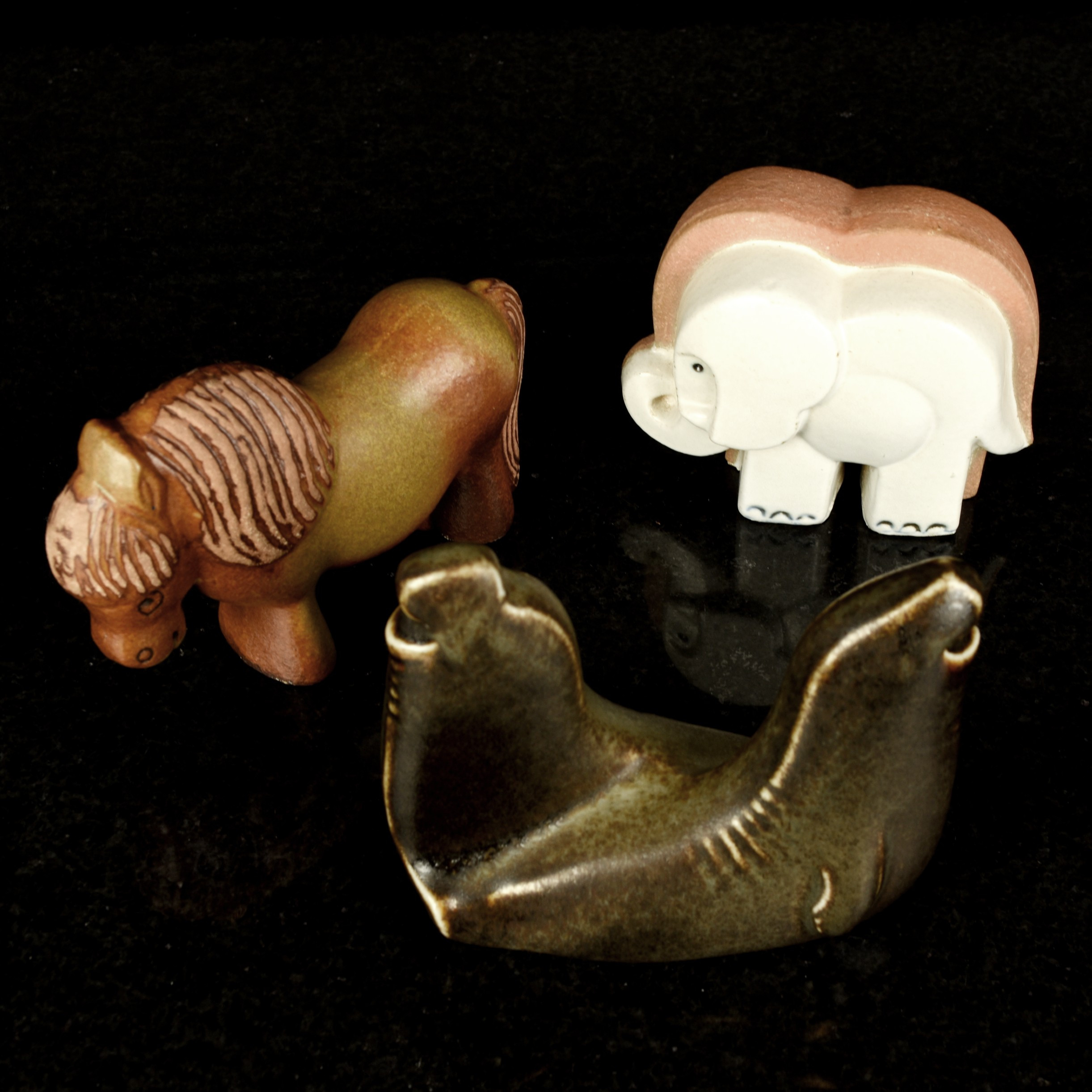 LISA LARSON. Figuriner, Stengods, Gustavsberg (3st).