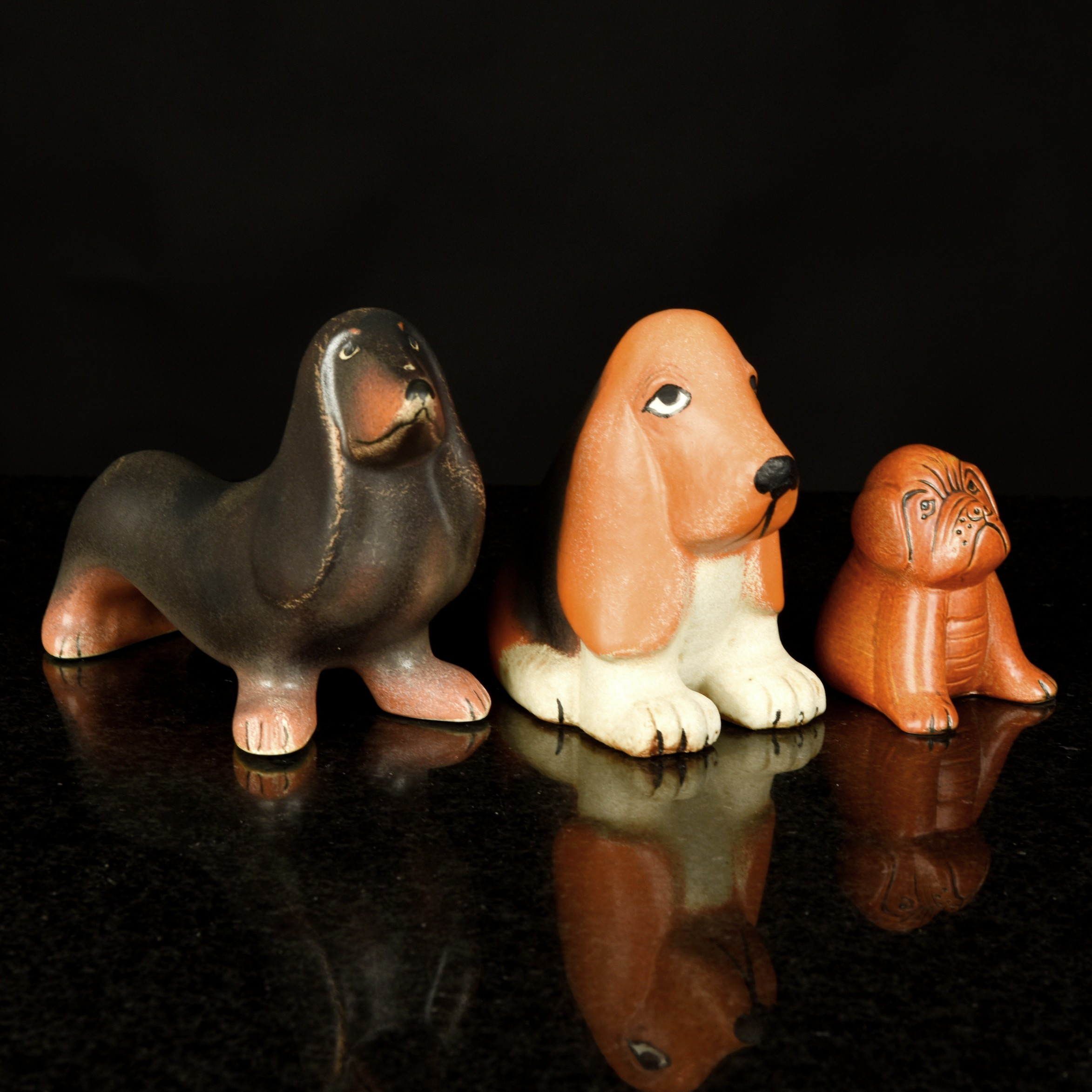 LISA LARSON. Figuriner, Stengods "Hundar" Gustavsberg (3st).