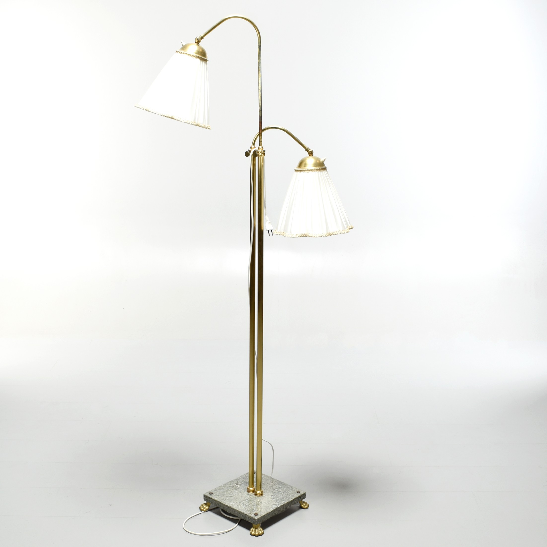 GOLVLAMPA, Mässing, 1900-Talets första hälft.