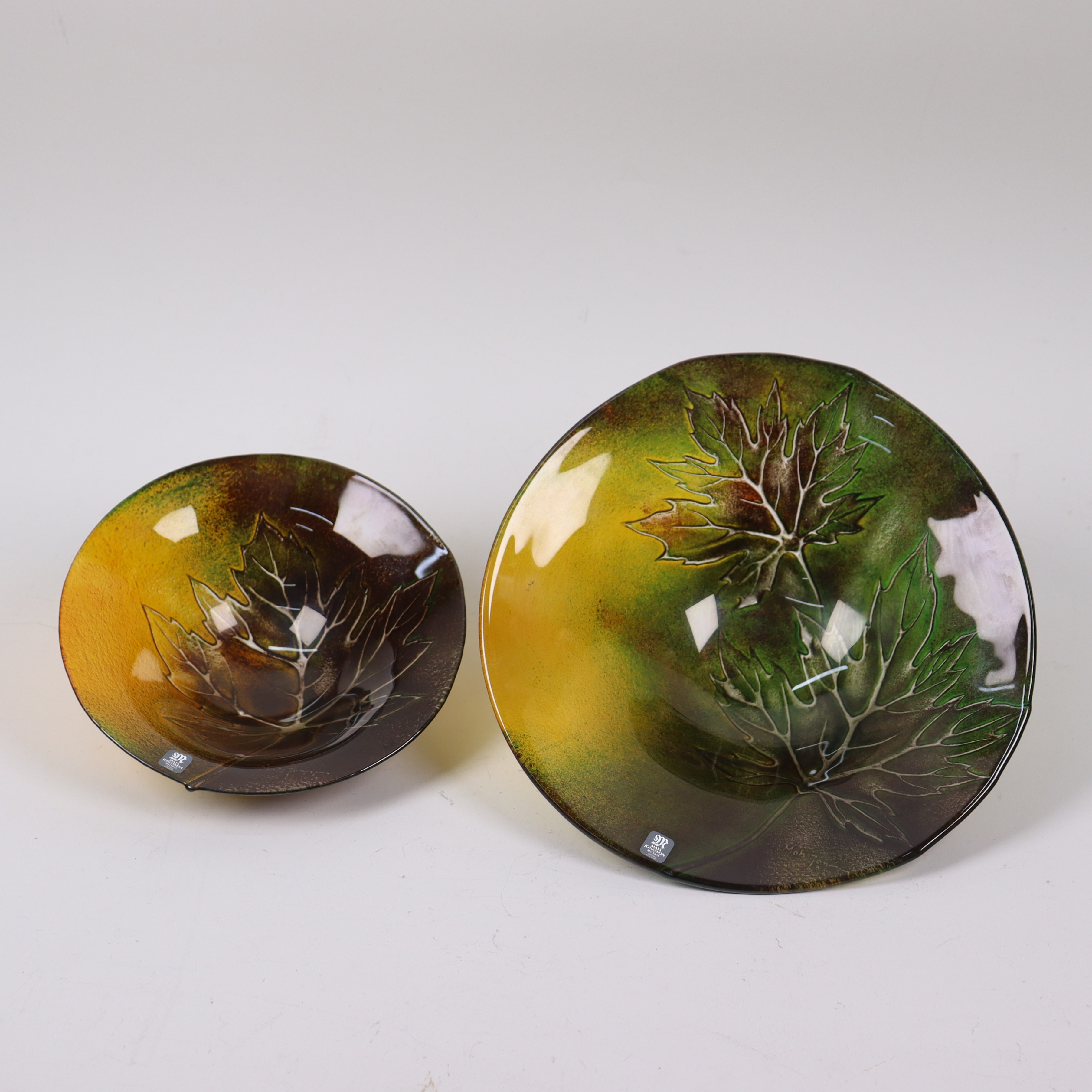 MATS JONASSON. Målerås, "Lönnlöv", skålar i glas, 2 st.