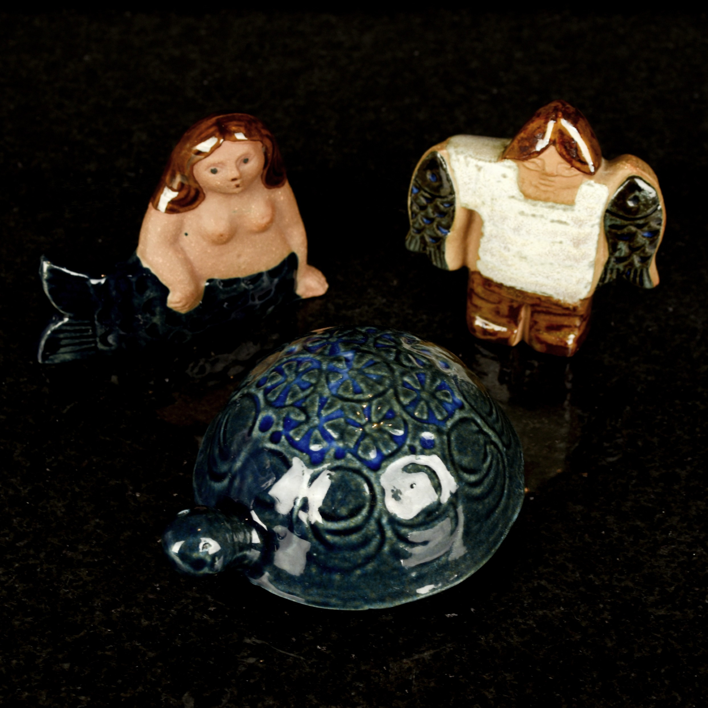 LISA LARSON. Figuriner, Stengods, Gustavsberg (3st).