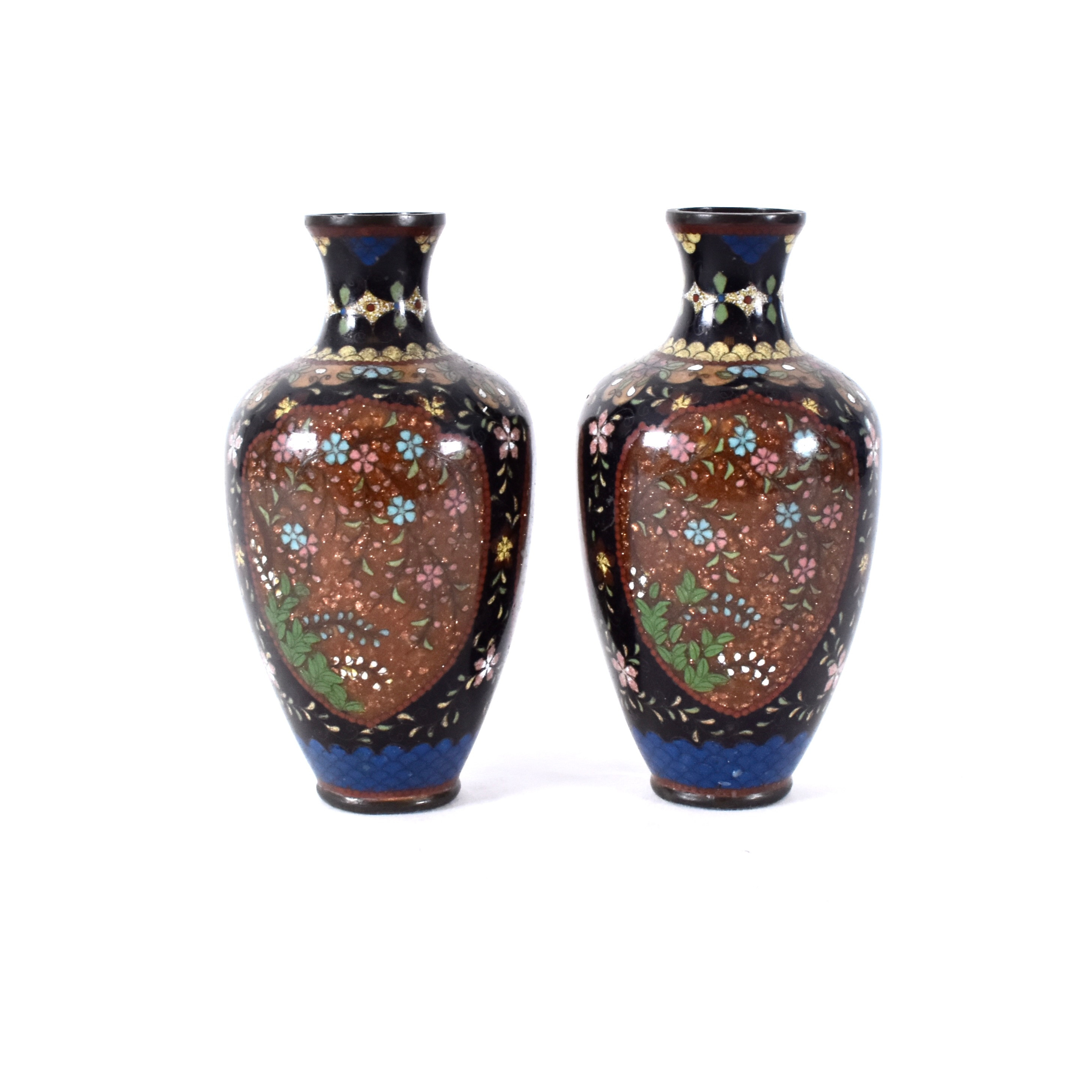 VASER, 2 st, cloisonné, Kina, 1900-tal.