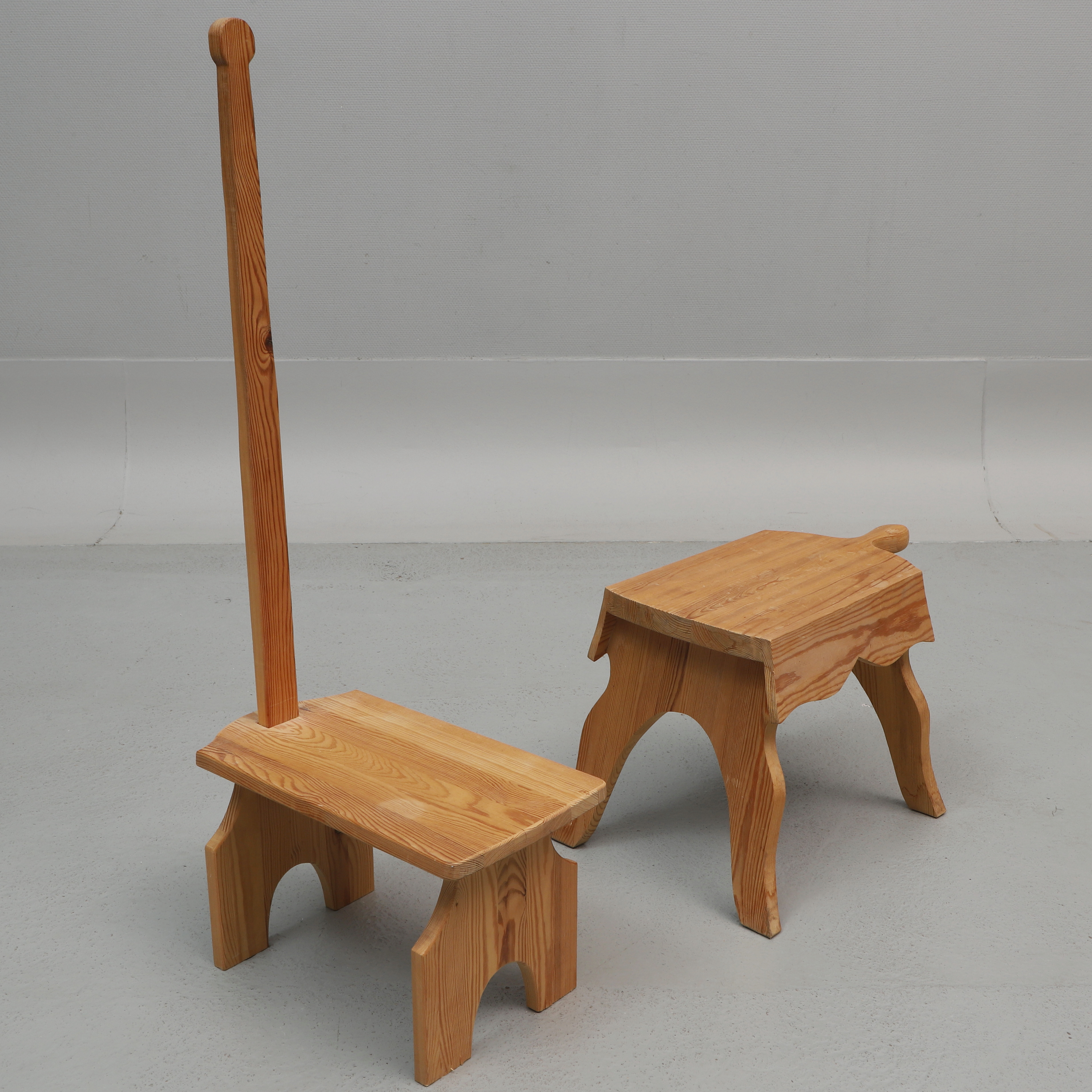 PALLAR MED HANDTAG, 2 st, furu, 1900-tal.