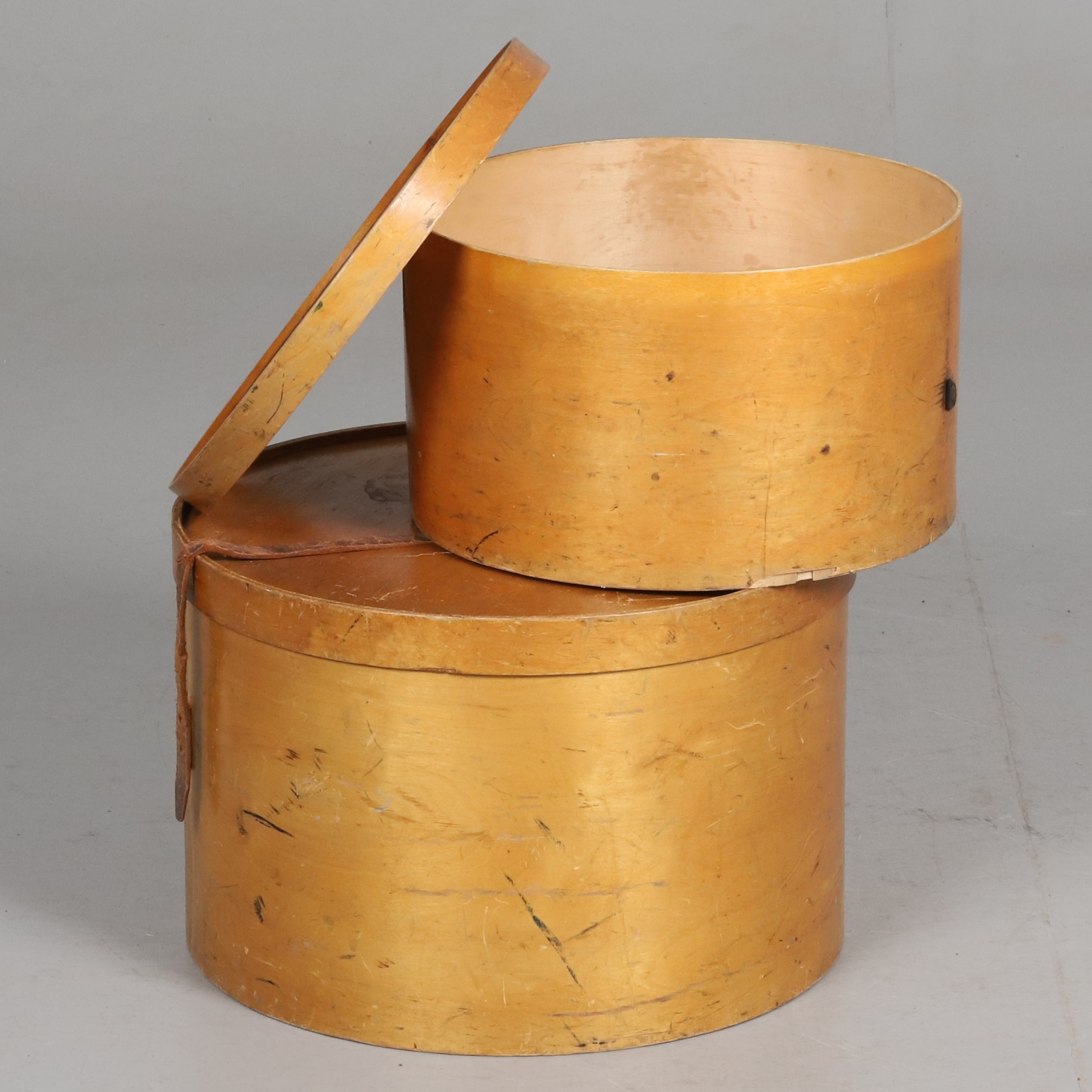 HATTLÅDOR. Trä, Ryska, tidigt 1900-tal.