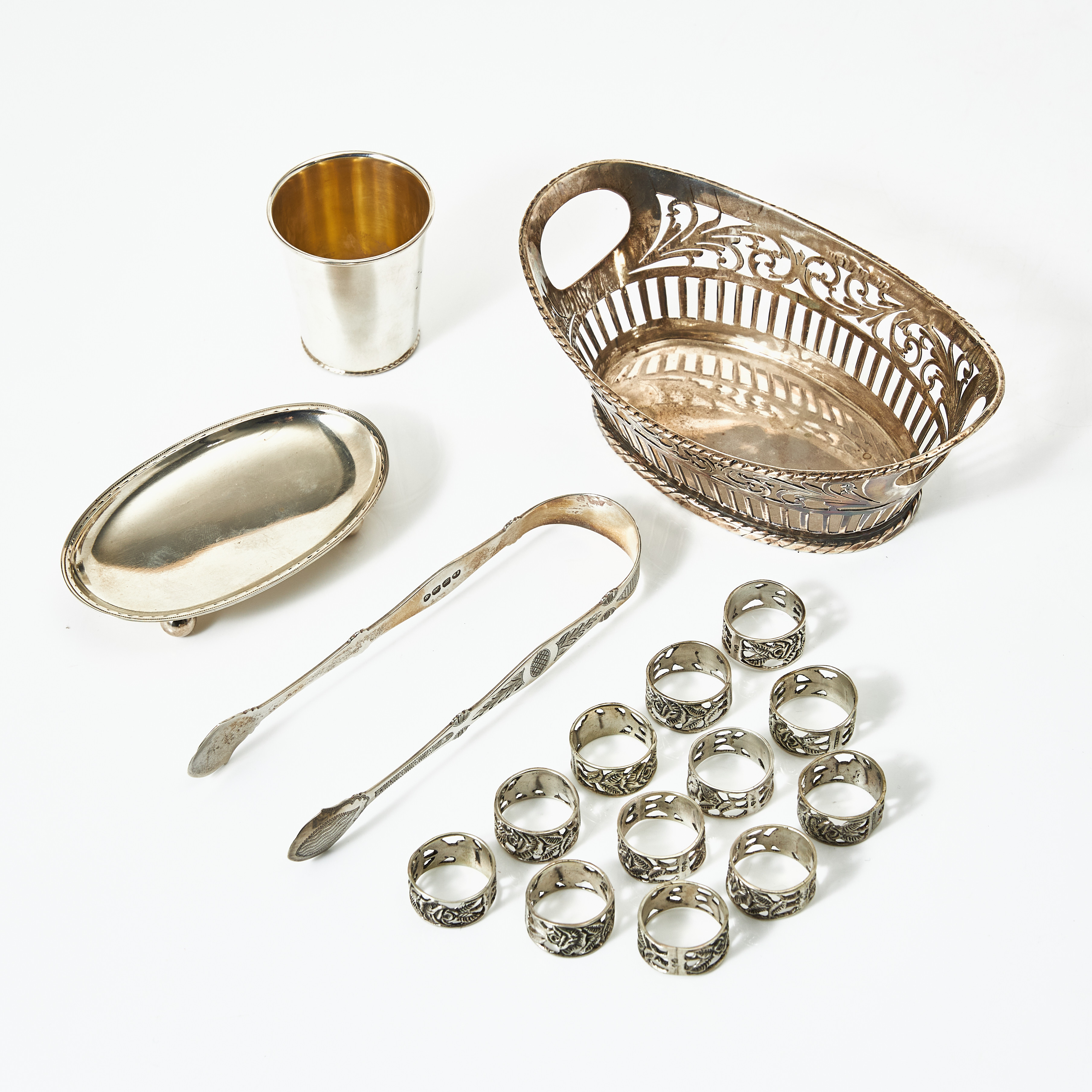 KORG, NÅLFAT, SUPKOPP, SOCKERTÅNG, 12 st SERVETTHÅLLARE, silver och sterlingsilver, 1900-tal.