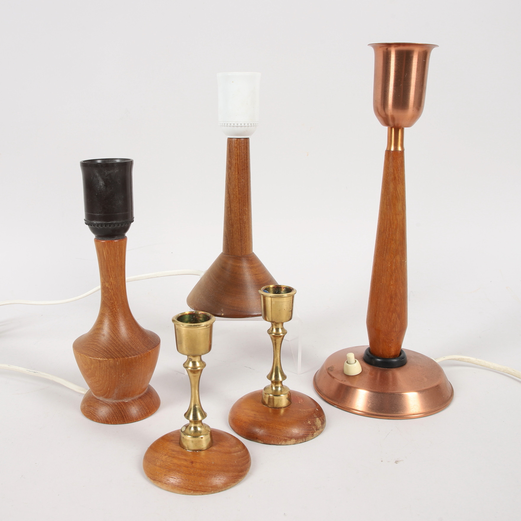 LJUSSTAKAR & BORDSLAMPOR, 5 st, teak, bl.a. Markslöjd, 1950/60-tal.