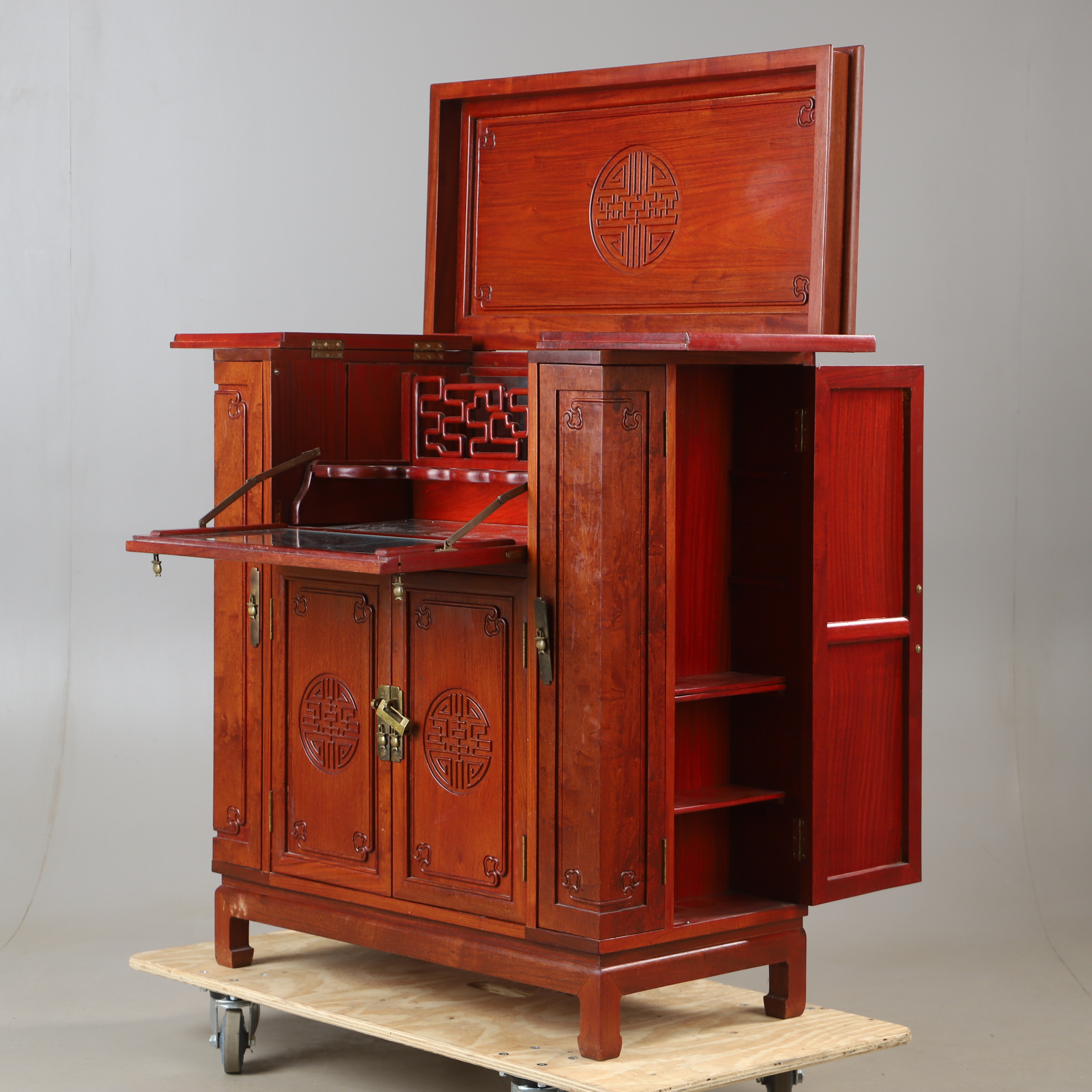 BARSKÅP, "Ming", mahogny, Dux, 1900-talets andra hälft.