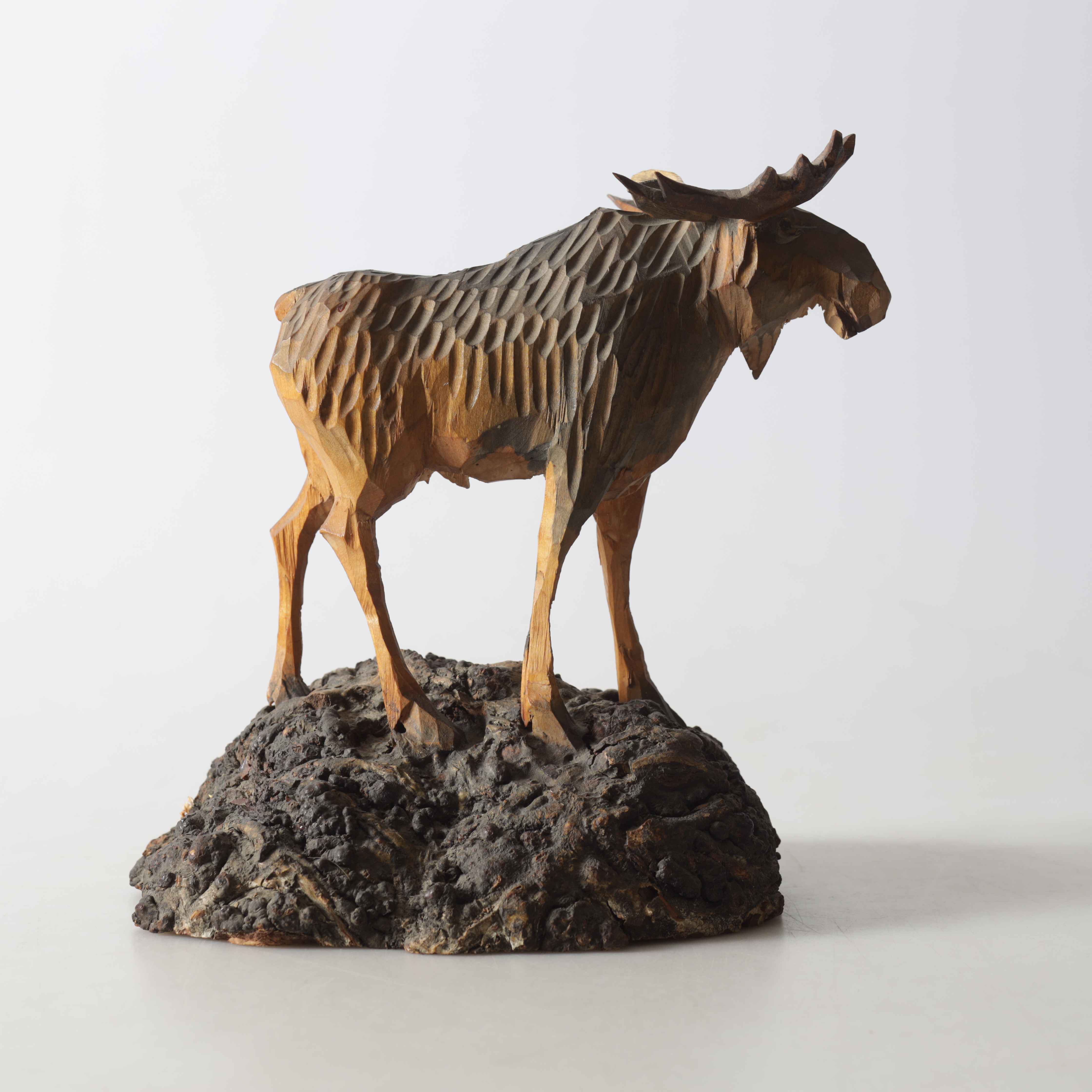 SKULPTUR, älg, träskuren, signerad FG - 49.