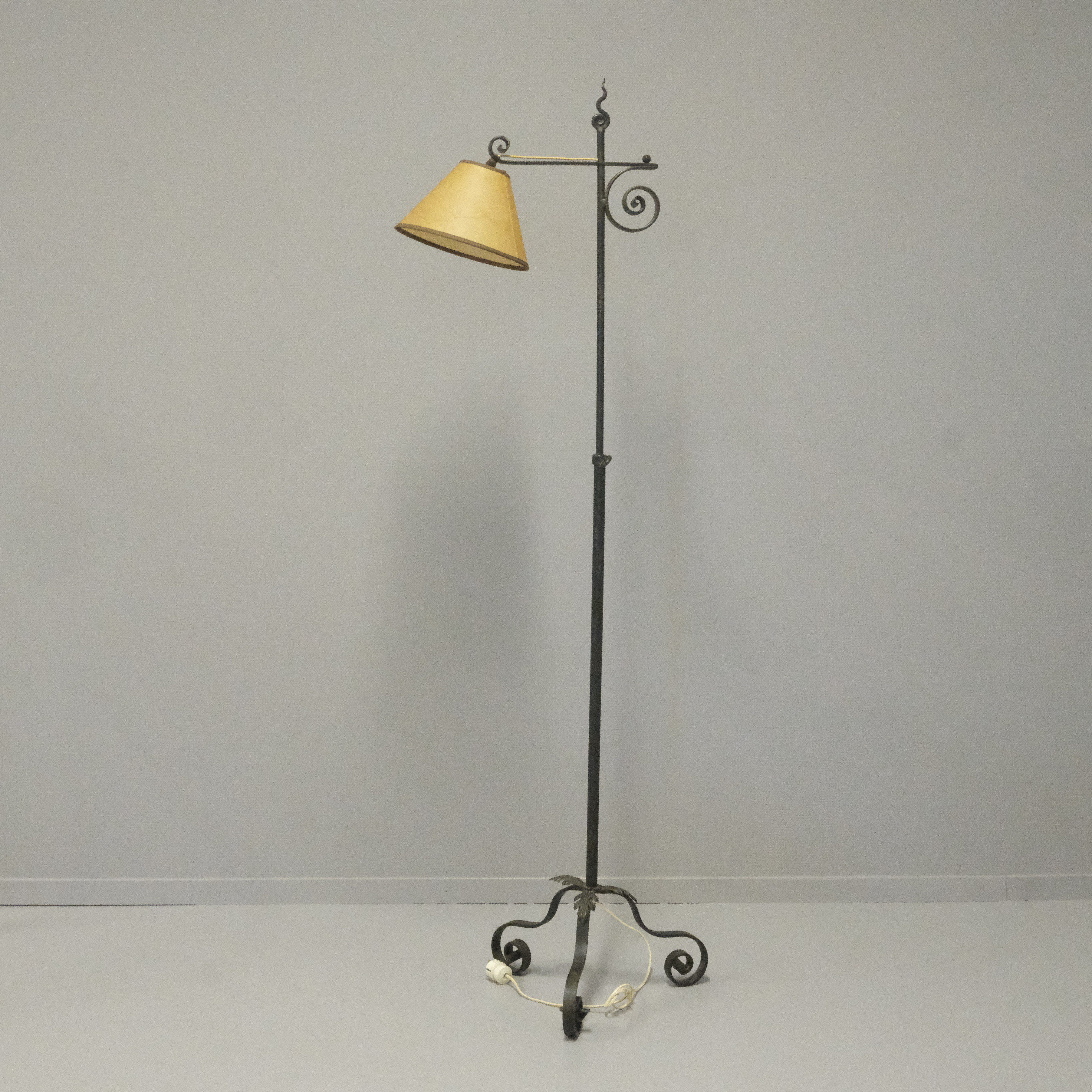 GOLVLAMPA, SMIDE.