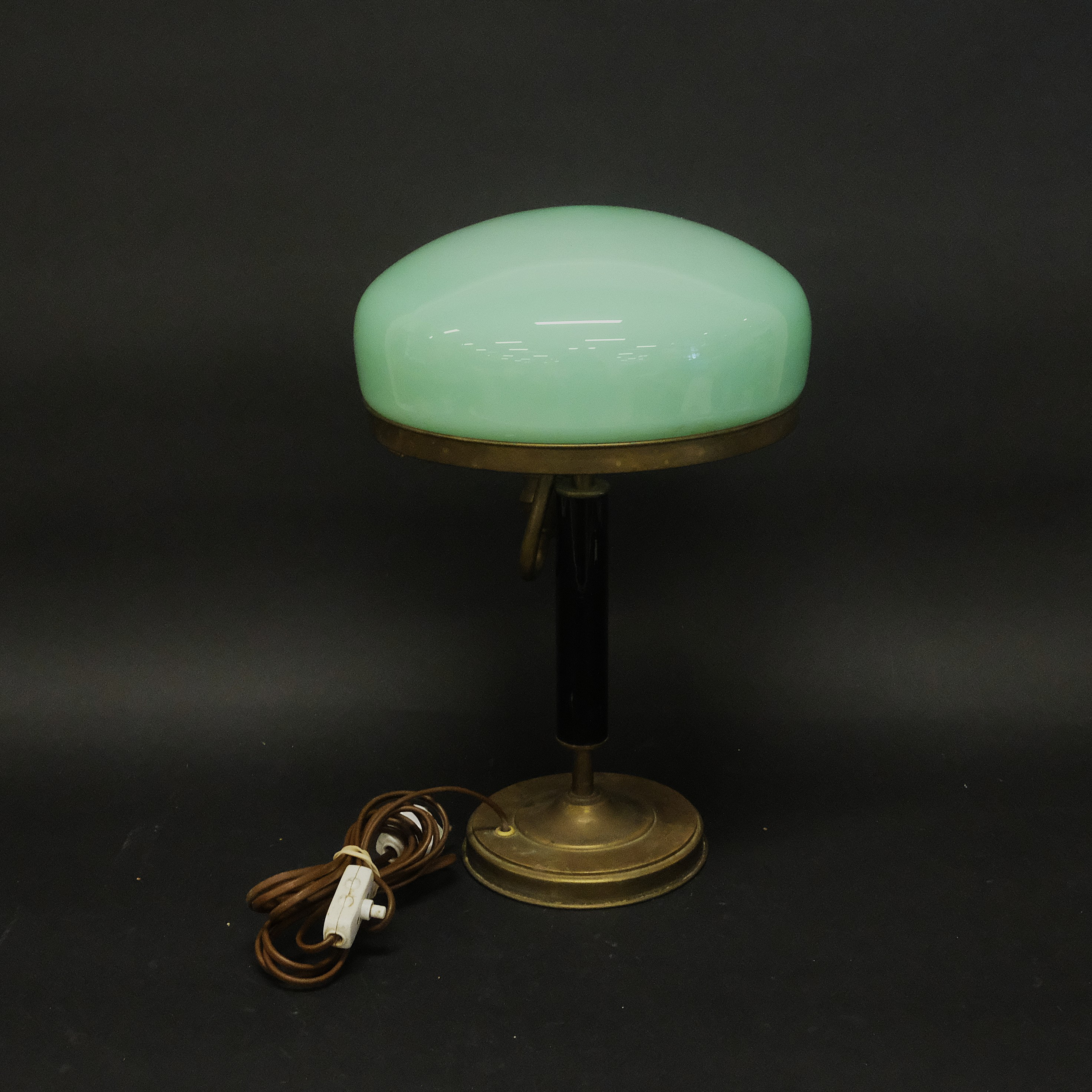 BORDSLAMPA / "STRINDBERGSLAMPA" MED GLASKUPA.