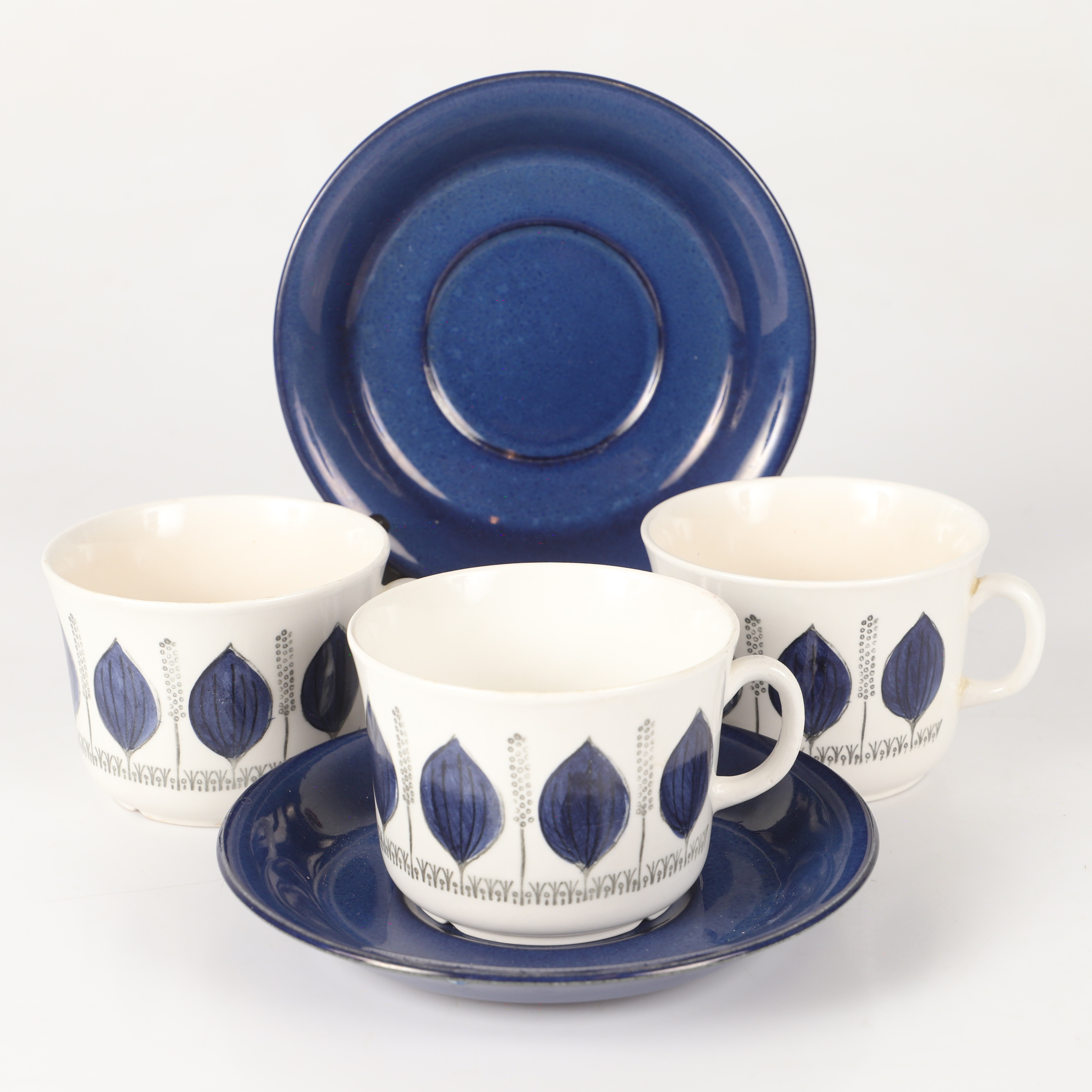 BARBRO LÖFGREN-ÖRTENDAHL. Koppar och fat, 5 delar, "Grodblad", flintgods, Gefle.