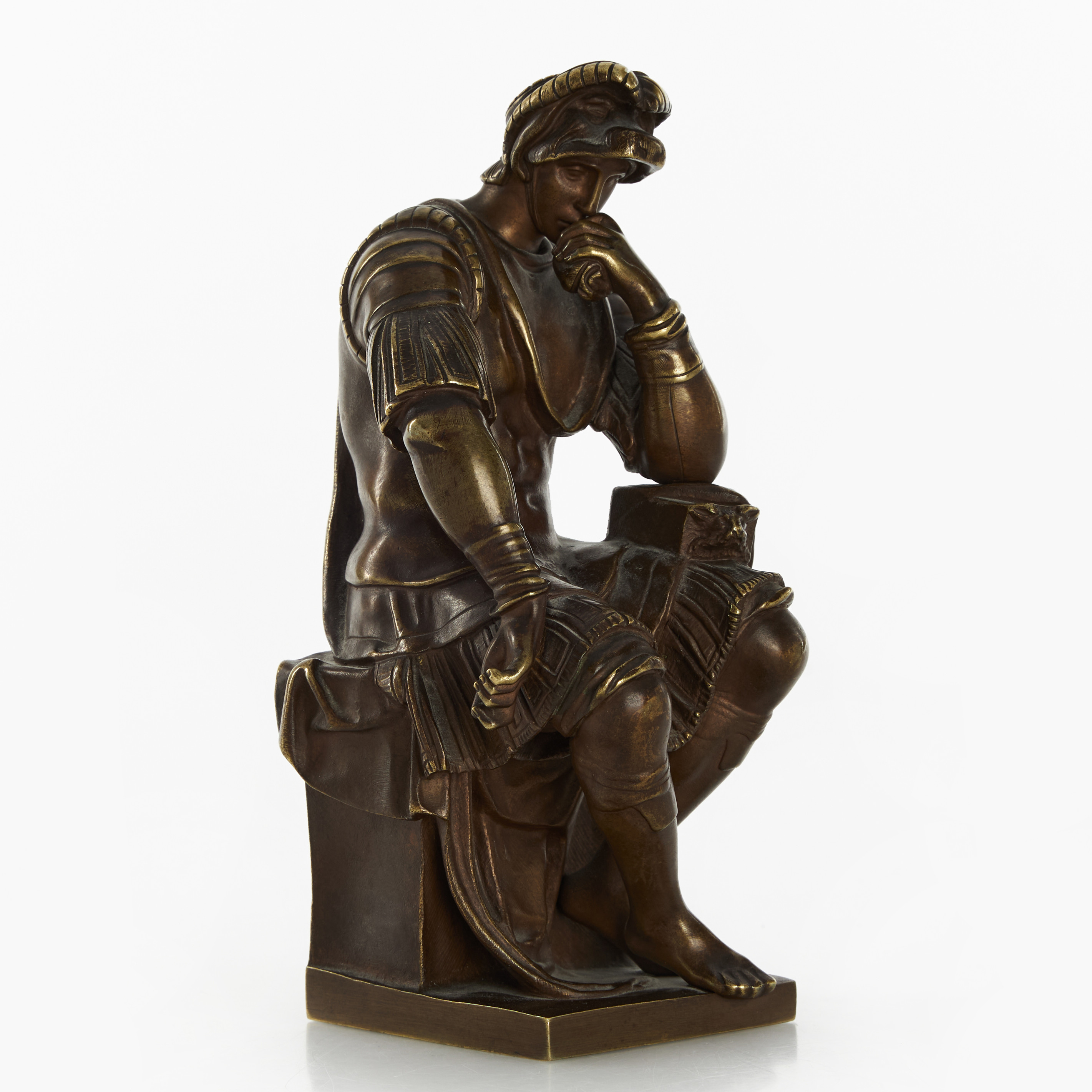 MICHELANGELO BUONAROTTI, KOPIA EFTER. Skulptur, efter Lorenzo de Medicis grav, patinerad brons, omkring 1900.