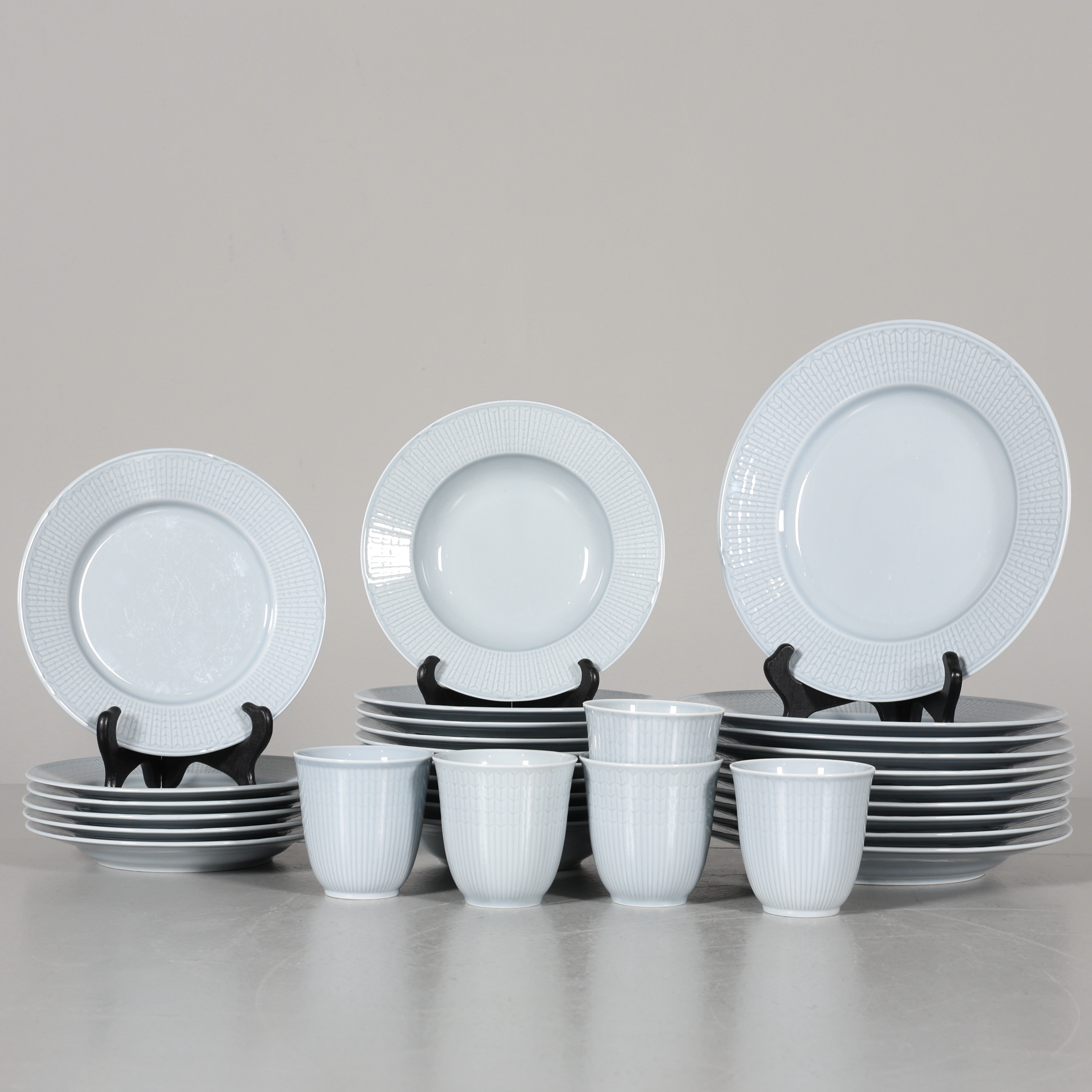 LOUISE ADELBORG. MAT samt KAFFESERVIS, 31 delar, porslin, "Swedish grace", Rörstrand.