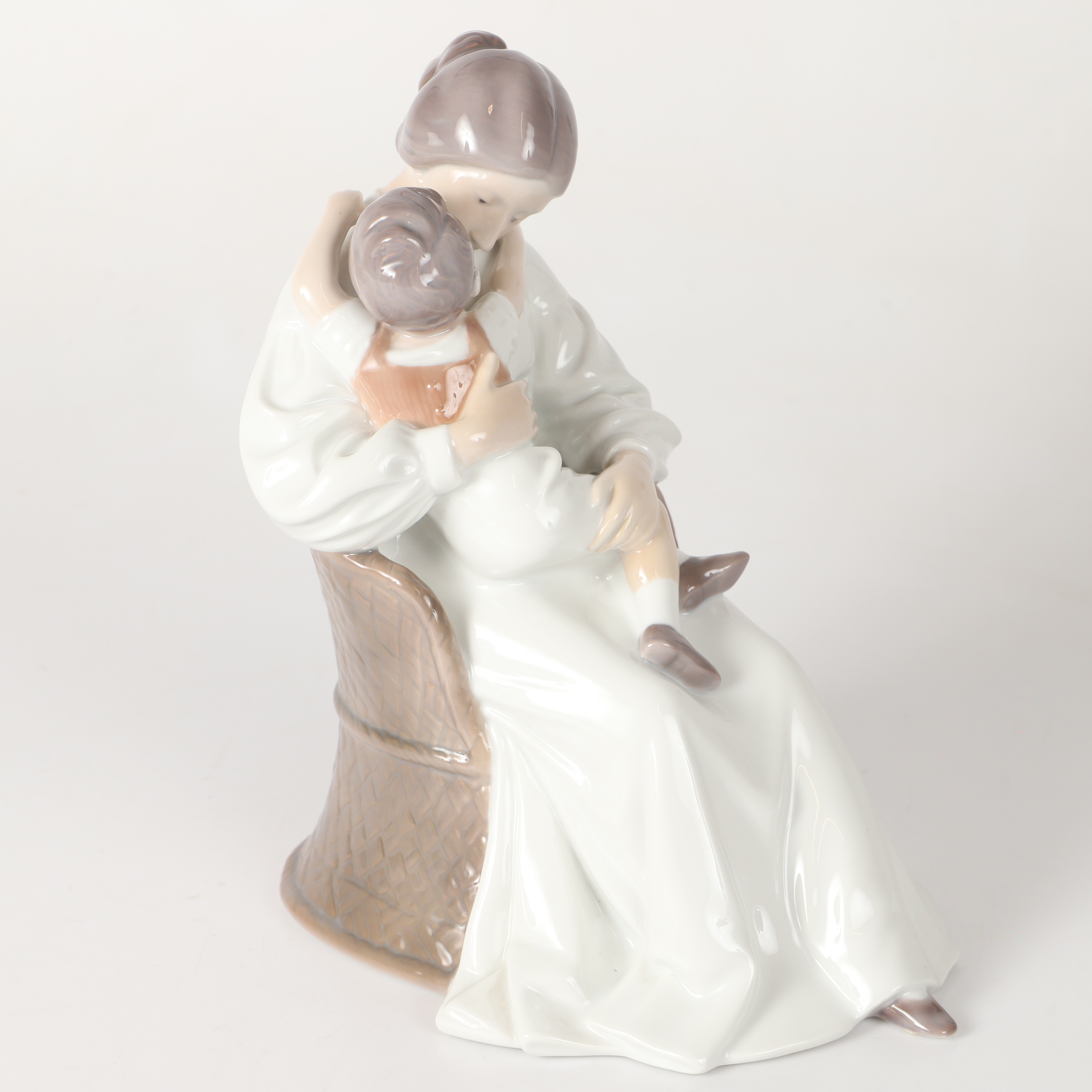 INGEBORG PLOCKROSS IRMINGER. Figurin, mor och son, porslin, Bing & Gröndahl, Danmark.