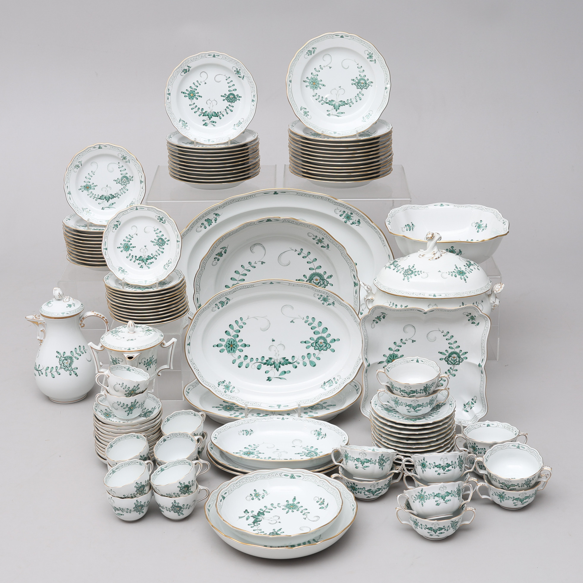 MAT- & KAFFESERVIS, 88 DELAR, PORSLIN, "INDISCH GRÜN", MEISSEN, 1900-TAL.