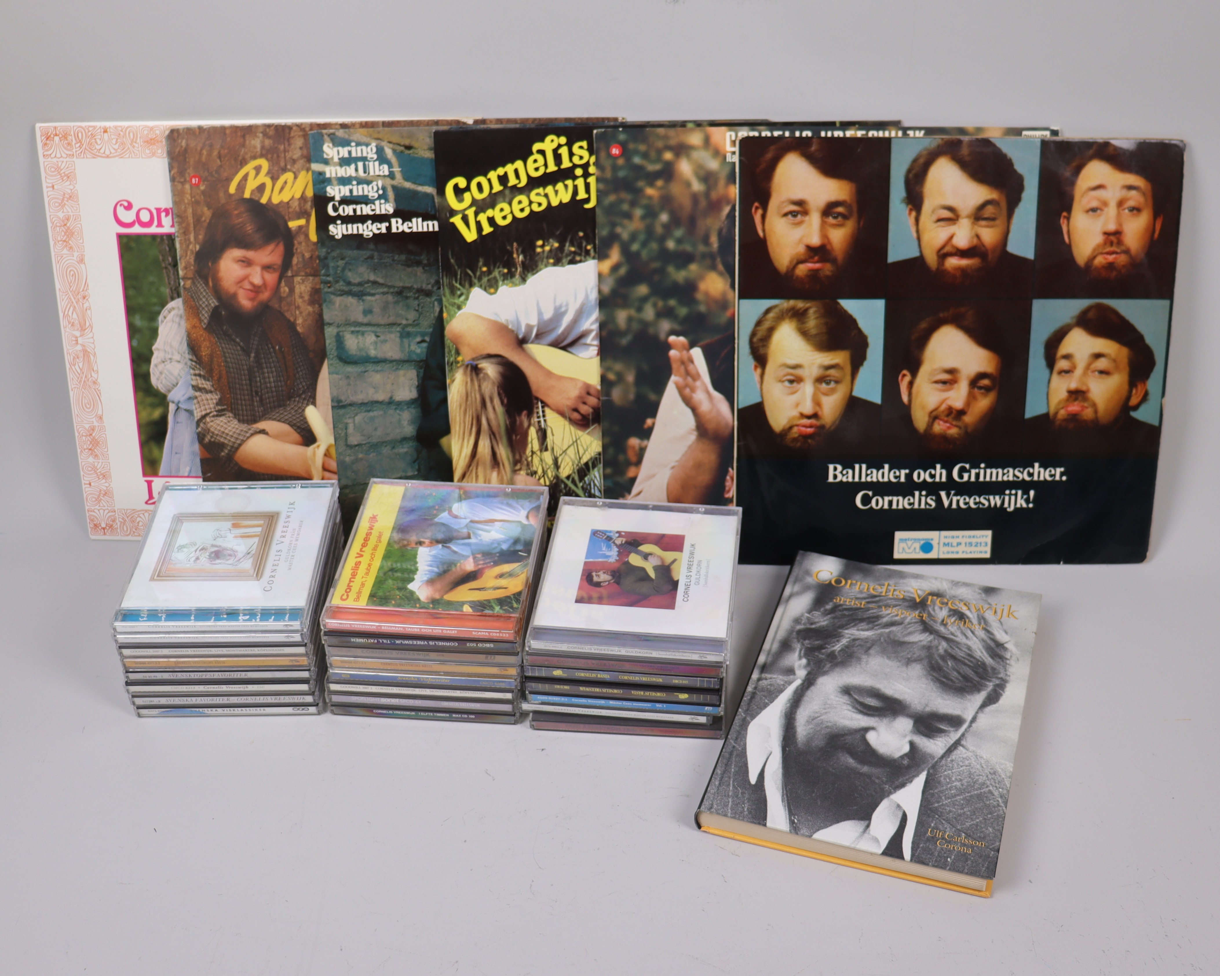 MUSIKMEMORABILIA, Cornelis Vreeswijk, diverse vinyl, VHS, CD, samt bok.