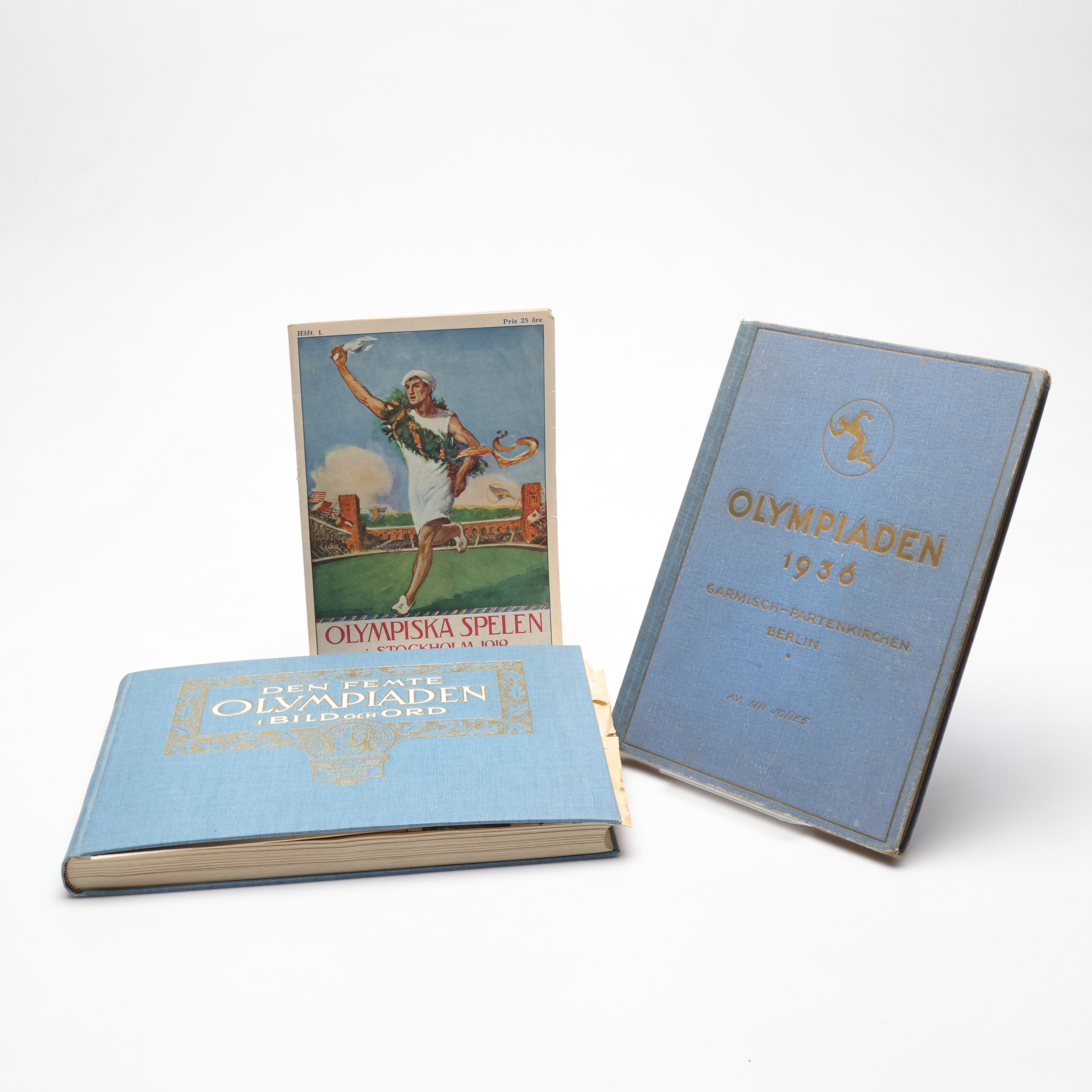 BÖCKER, 2 st samt TIDNINGAR/HÄFTEN, bl.a. Olympiska spelen 1912, Stockholm samt Olympiaden 1936, Berlin.