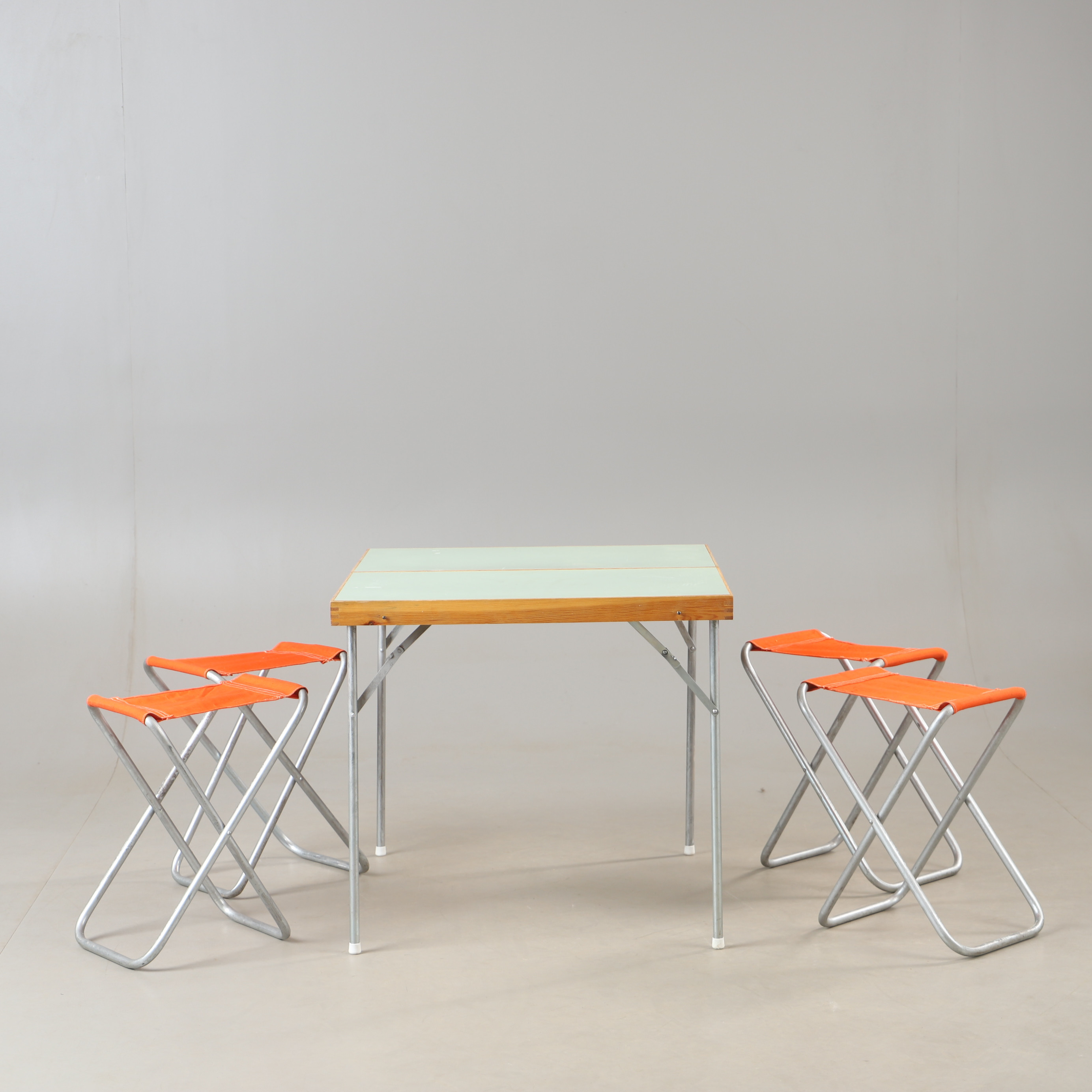 CAMPINGBORD, 1900-talets andra hälft.