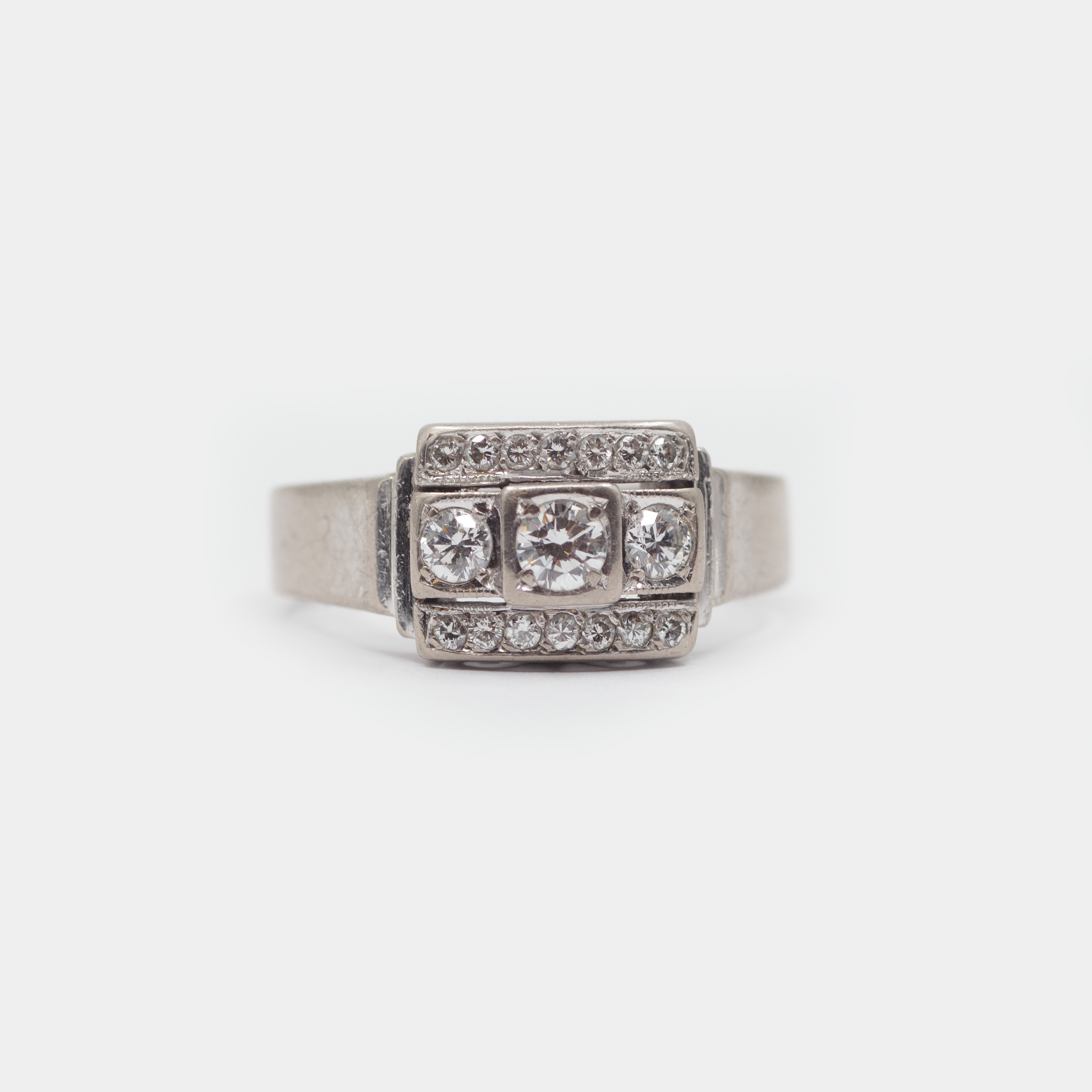 DIAMANTRING 0,44 CT, 18K VITGULD, N10 (1975).