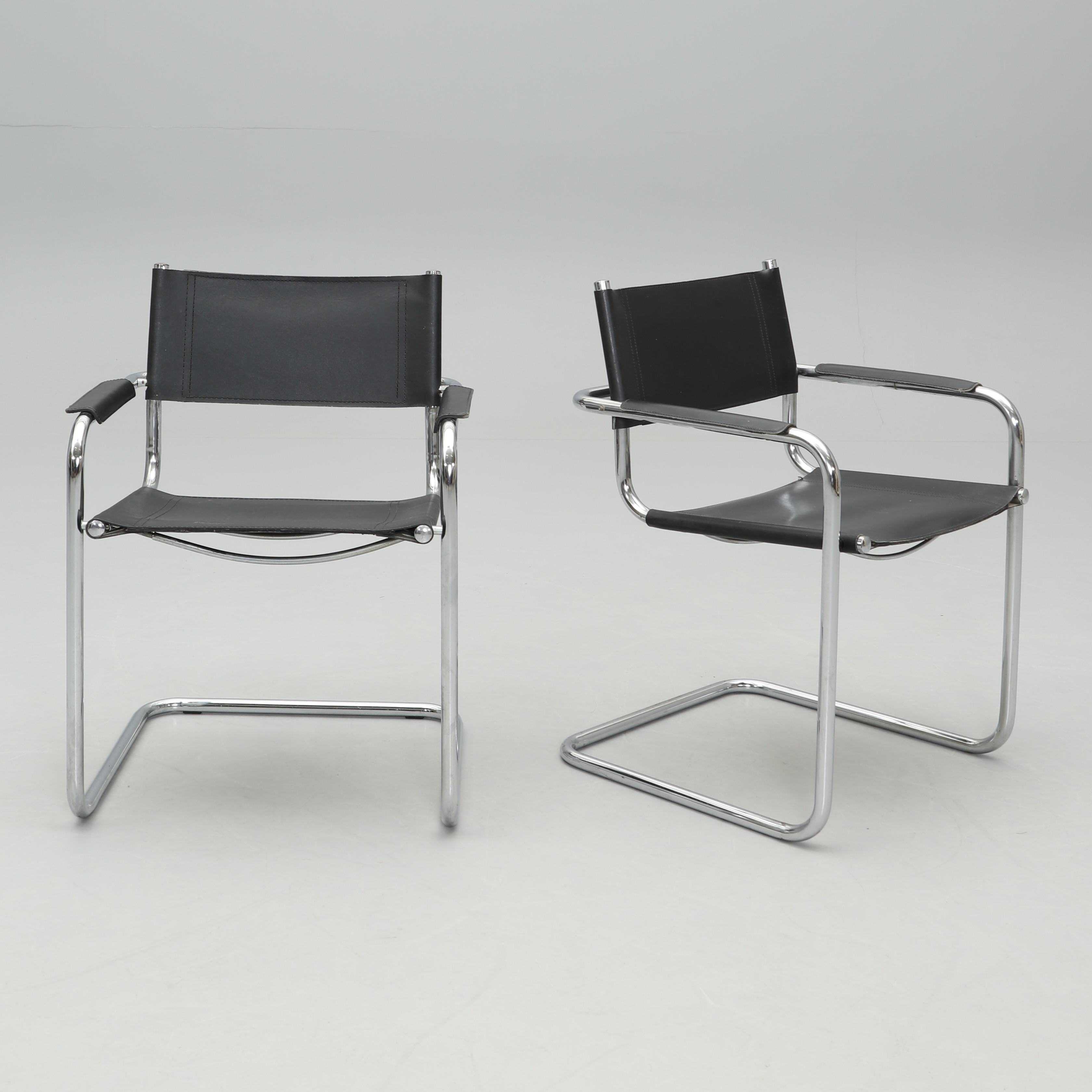 KARMSTOLAR, 2 st snarlika, funkisstil, 1900-talets slut.