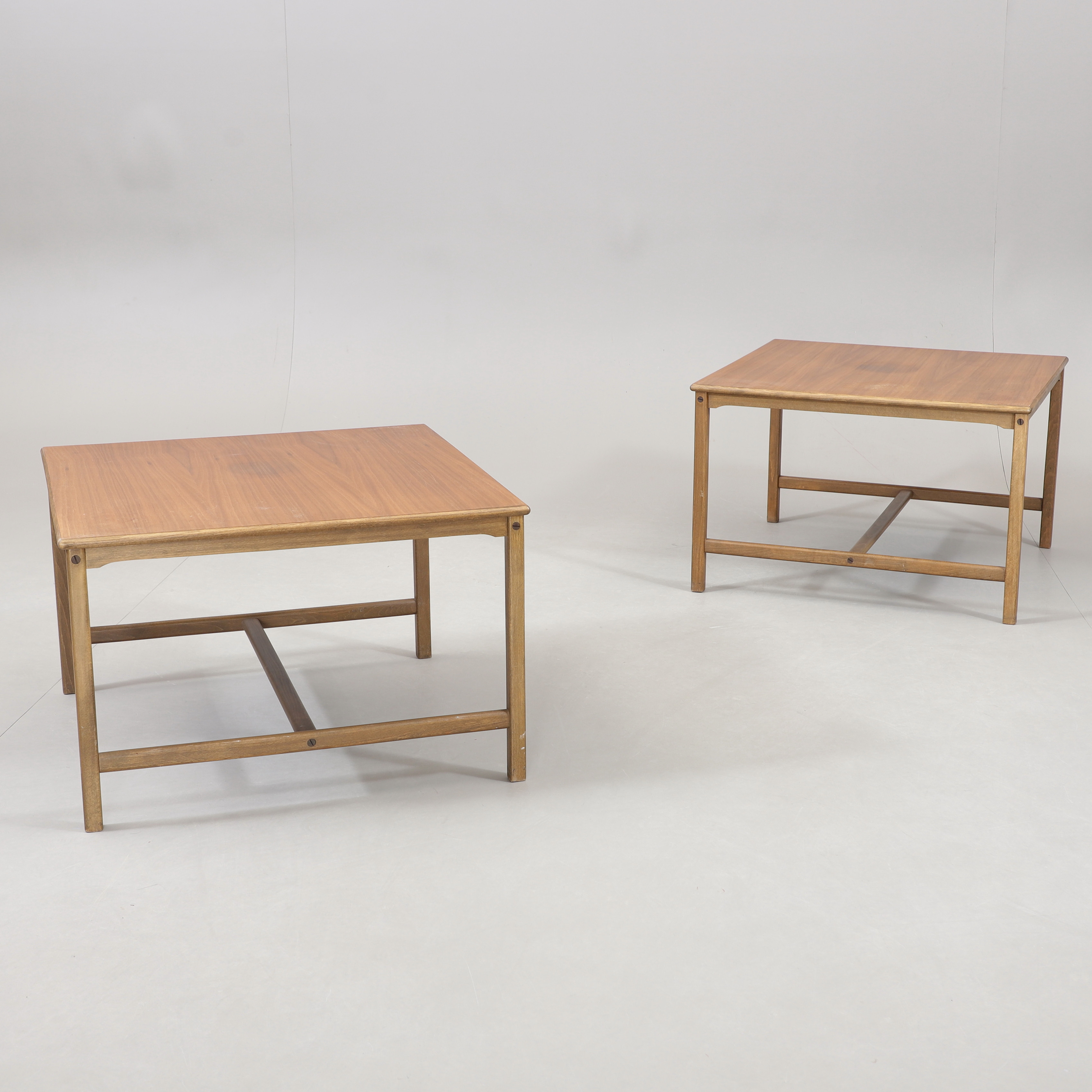 SIDOBORD/SOFFBORD, ett par, teak mm, 1900-talets andra hälft.
