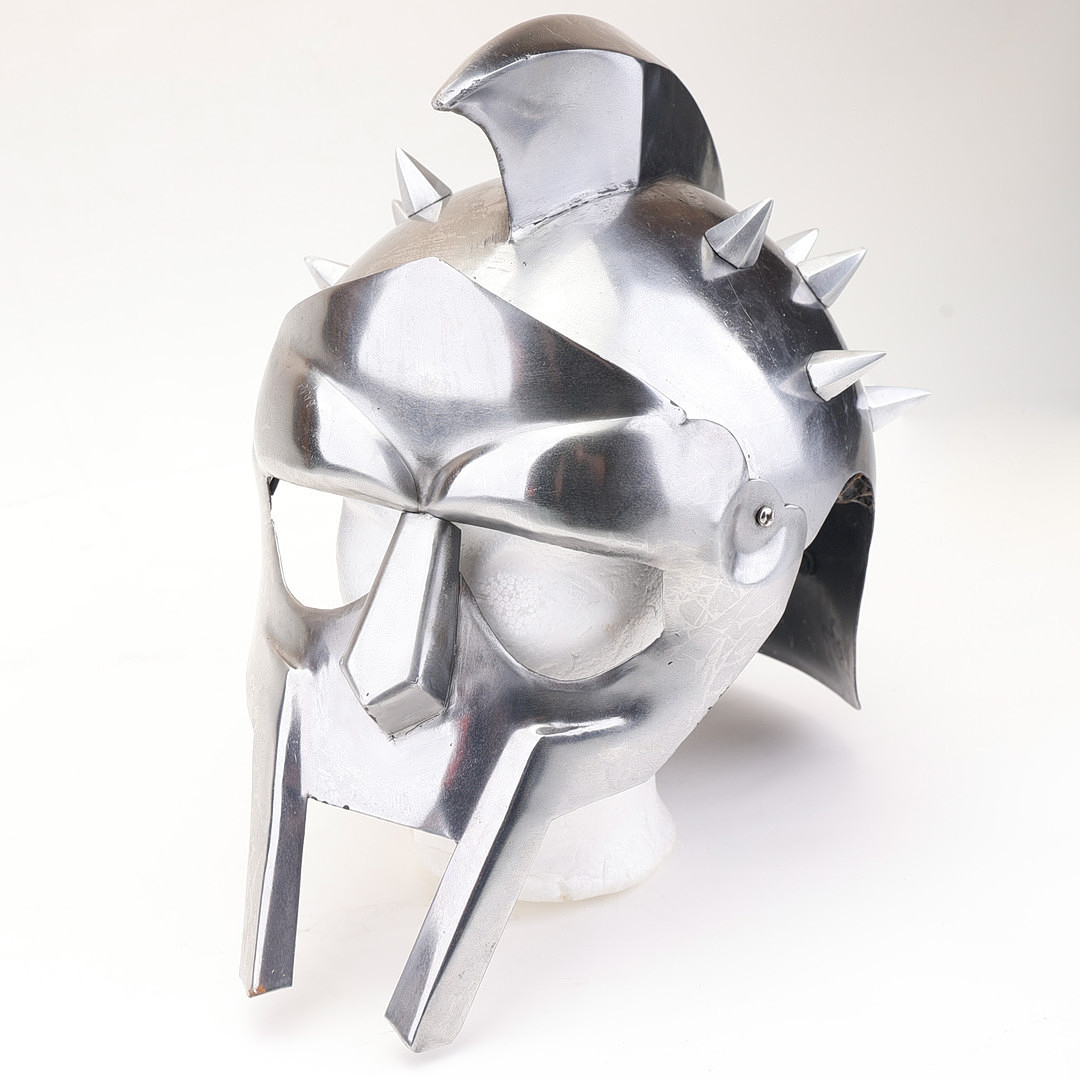 GLADIATORHJÄLM. Maximus-stil, metall, samtida replika.