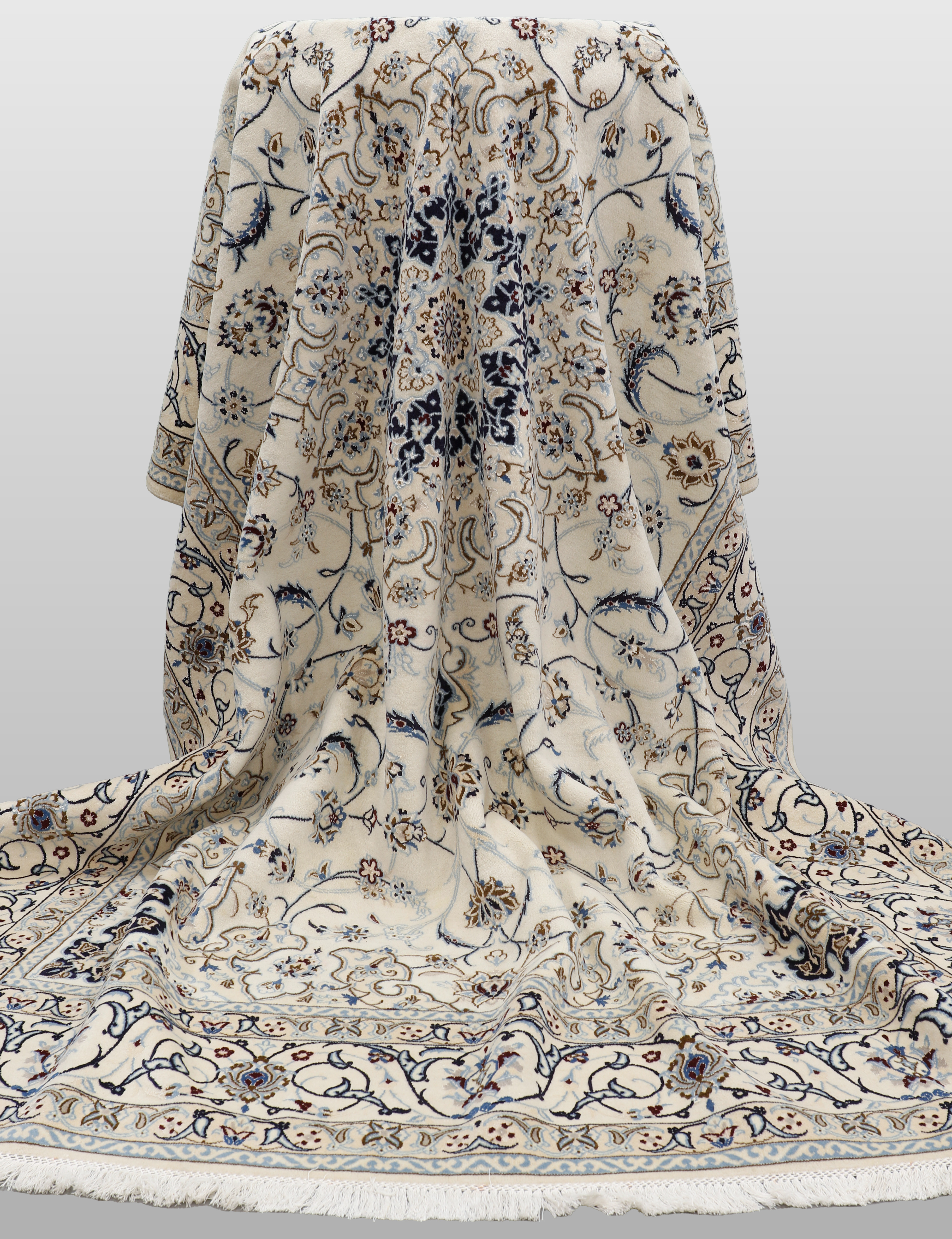 MATTA. Nain s.k 9 LAA med silkesinslag, ca 500.000 knutar/kvm, 355 x 248 cm.