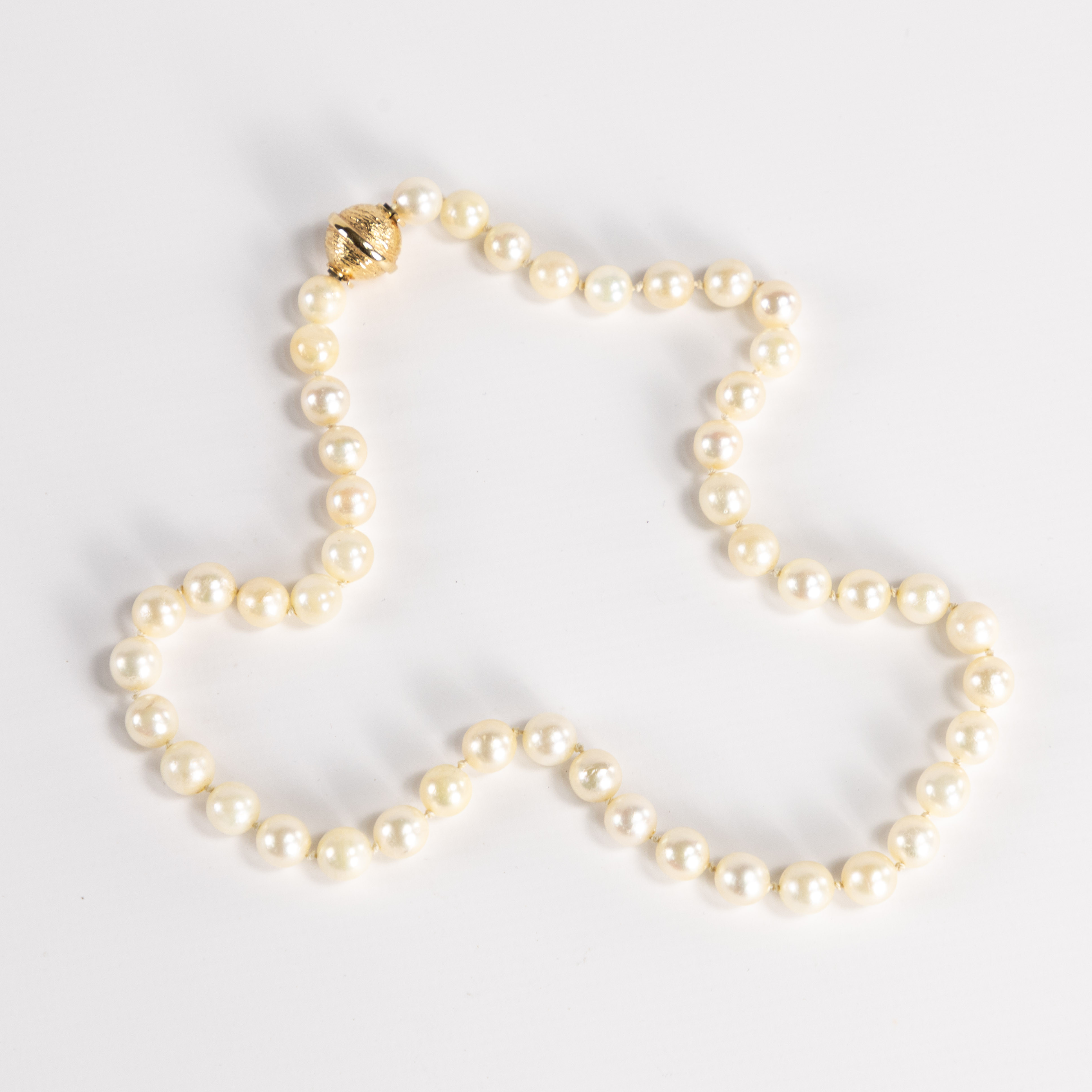 PÄRLCOLLIER. Lås i 18k guld.
