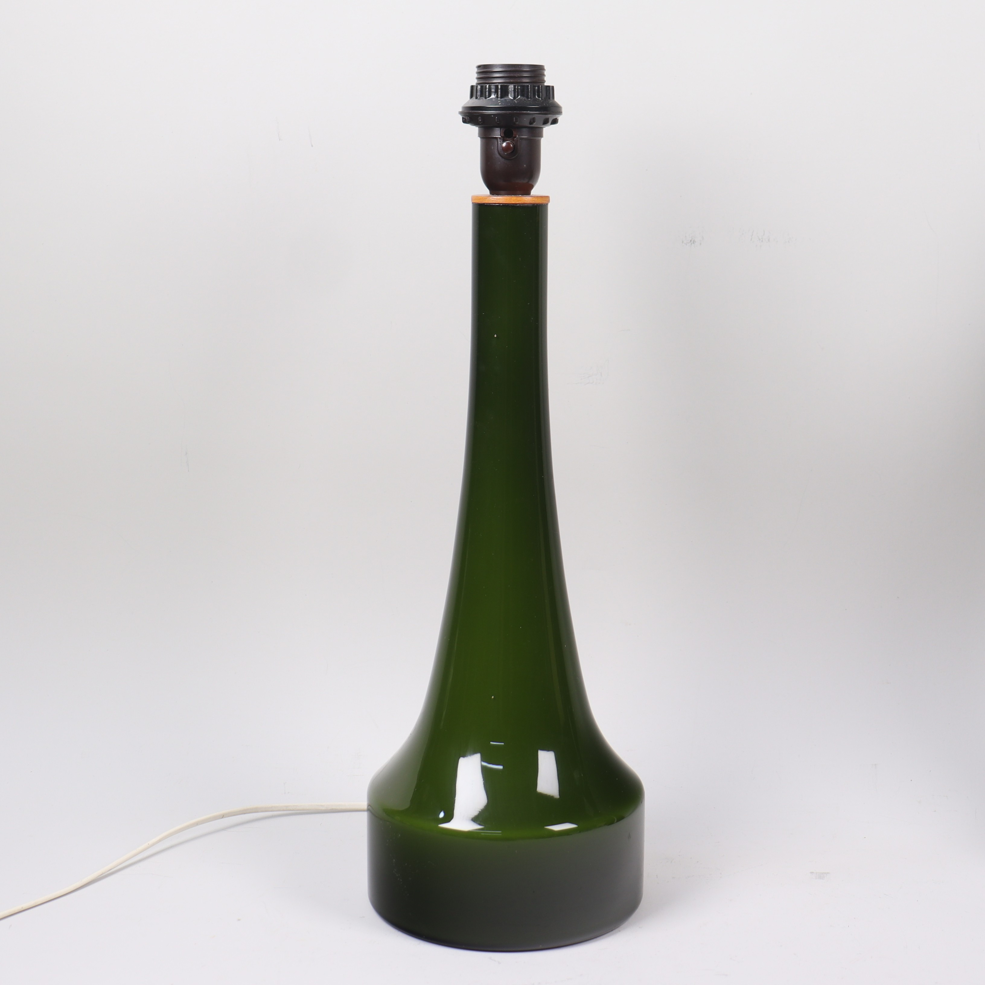 BORDSLAMPA, BERGBOMS, grönt glas med teakdetalj, 1960/70-tal.