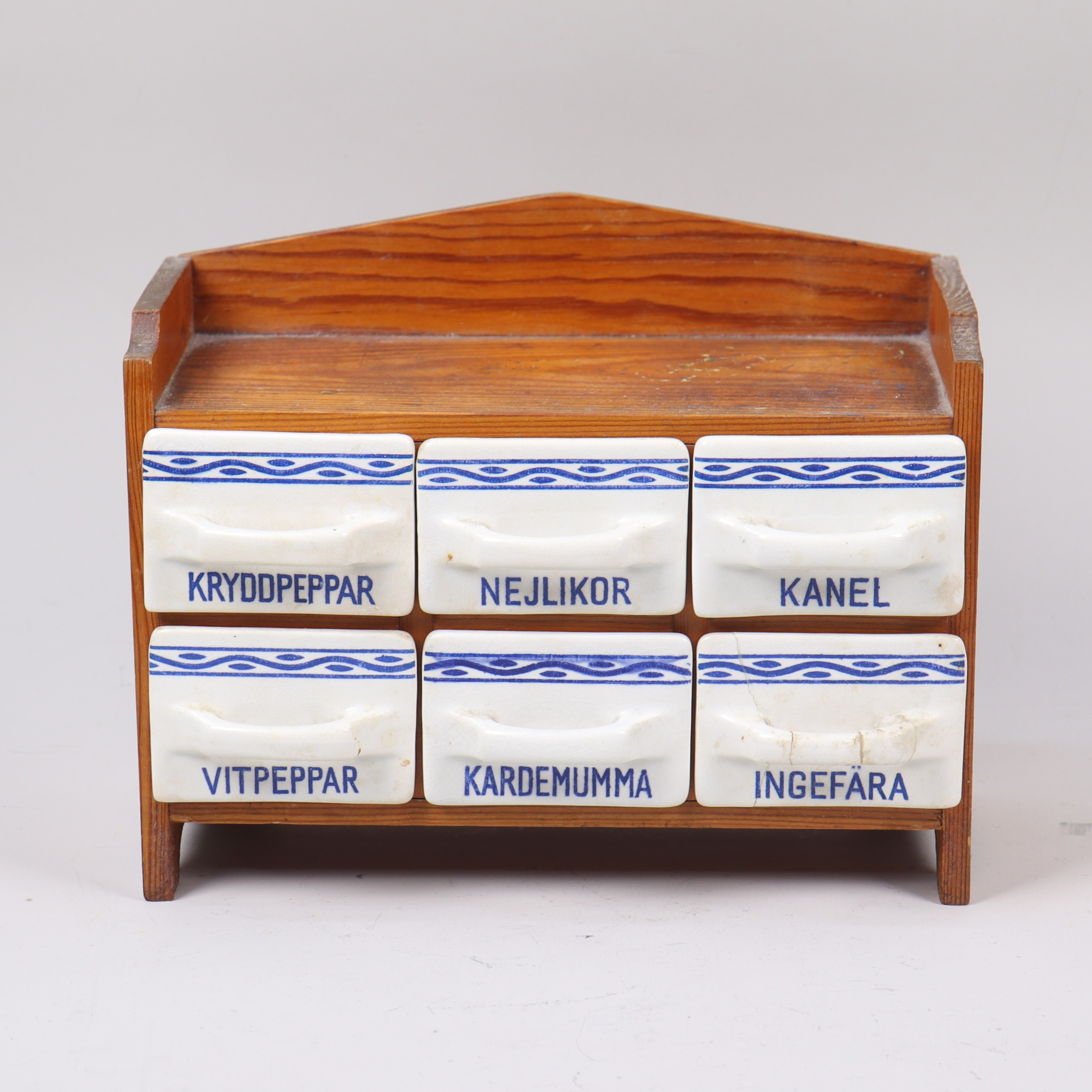 KRYDD -/REDAHYLLA, Rörstrand, flintgods och trä, 1900-talets början.