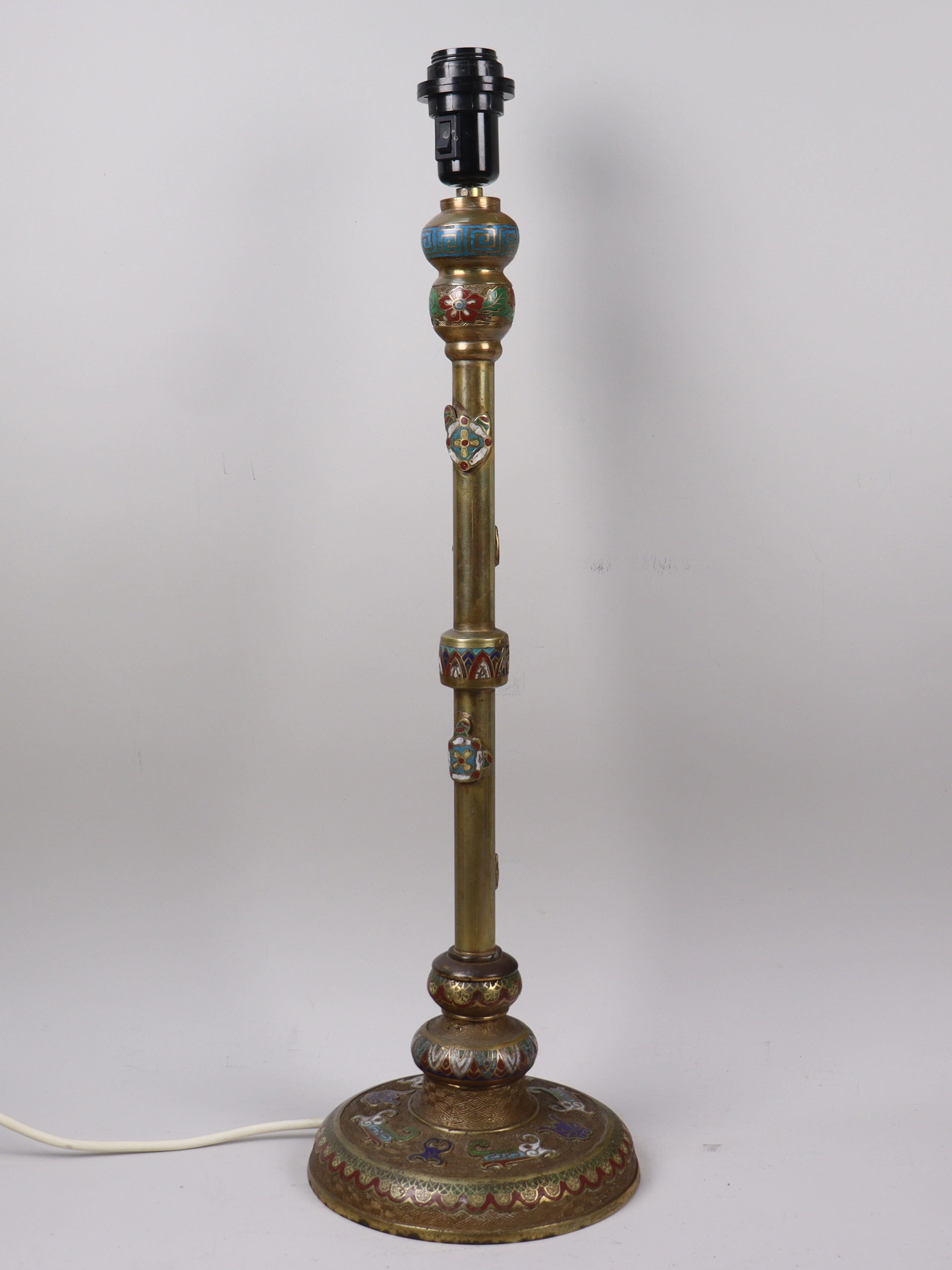 BORDSLAMPA, mässing med cloisonné, 1900-tal.
