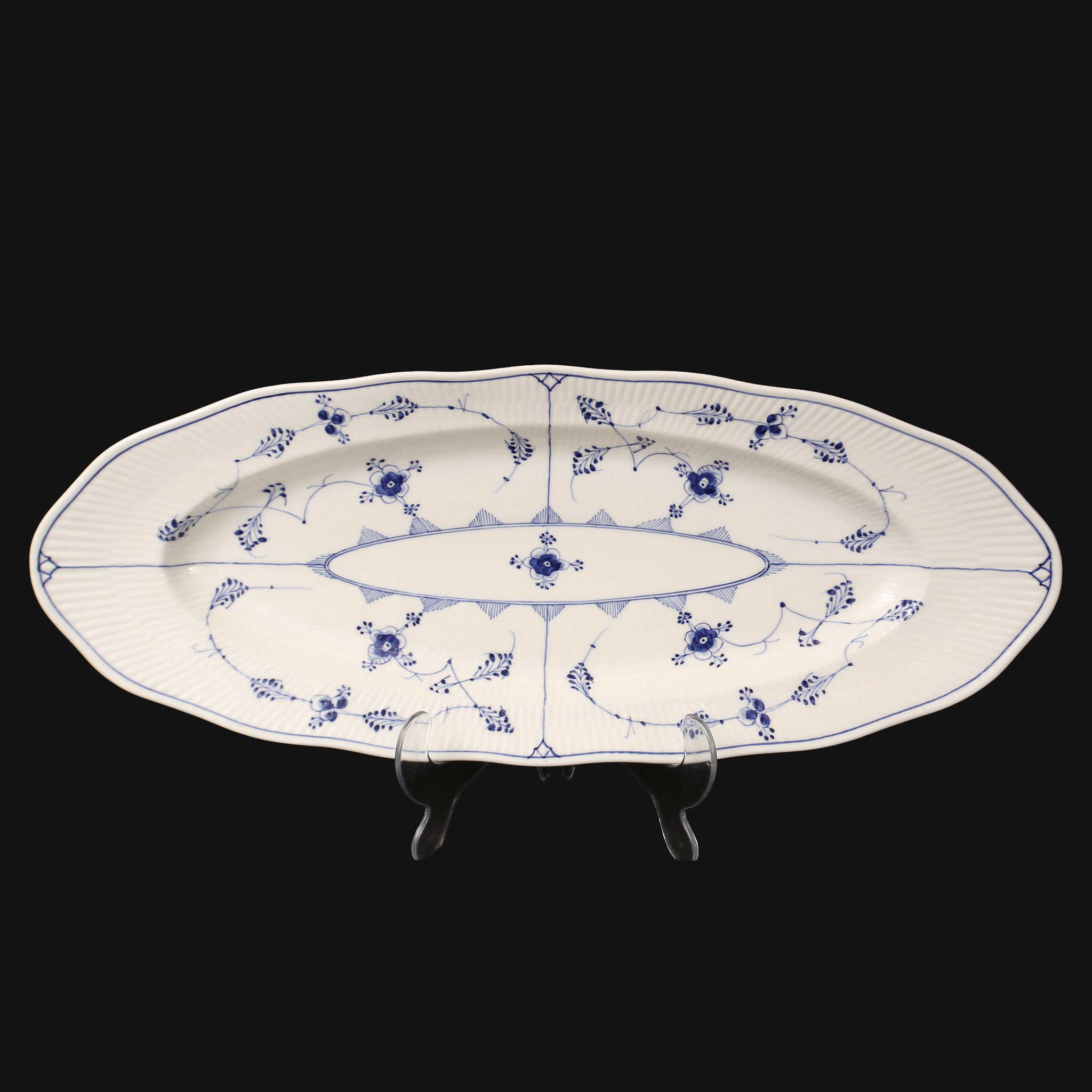 STORT FISKFAT, Musselmalet riflet, Royal Copenhagen, nr 105-1, 1889-1922.