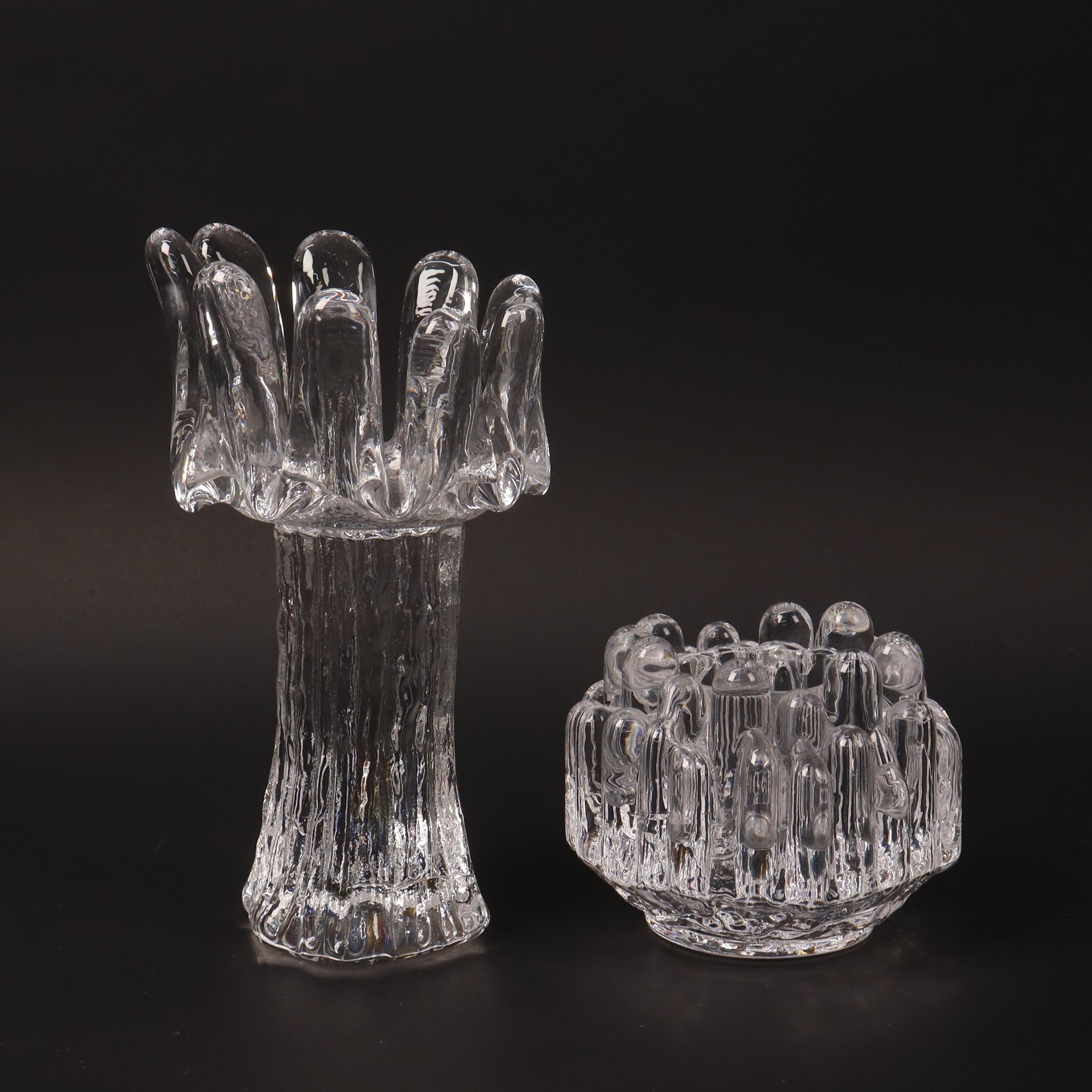GÖRAN WÄRFF. Kosta Boda, "Sunflower" samt "Polar", ljuslyktor i glas, 2 st.