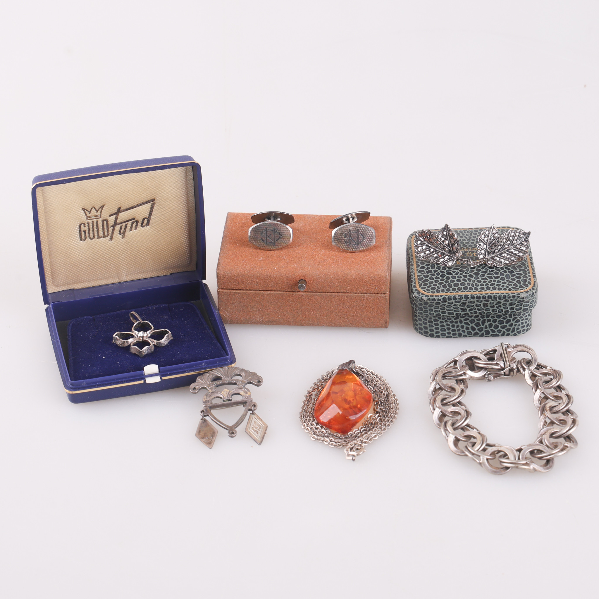SMYCKEN, silver, parti, armband, manschetter, örhängen m.m, totalvikt ca 87 gram.